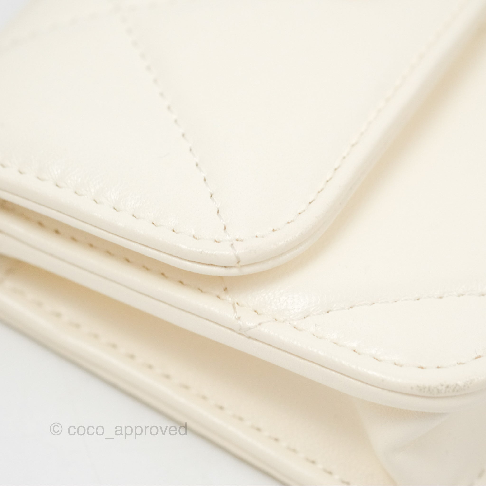 Chanel 19 Flap Bag with Chain - Ivory White Lambskin Leather Crossbody Clutch with Mixed Hardware | Luxury Designer Handbag for Women, Perfect for Evening Parties & Special Occasions