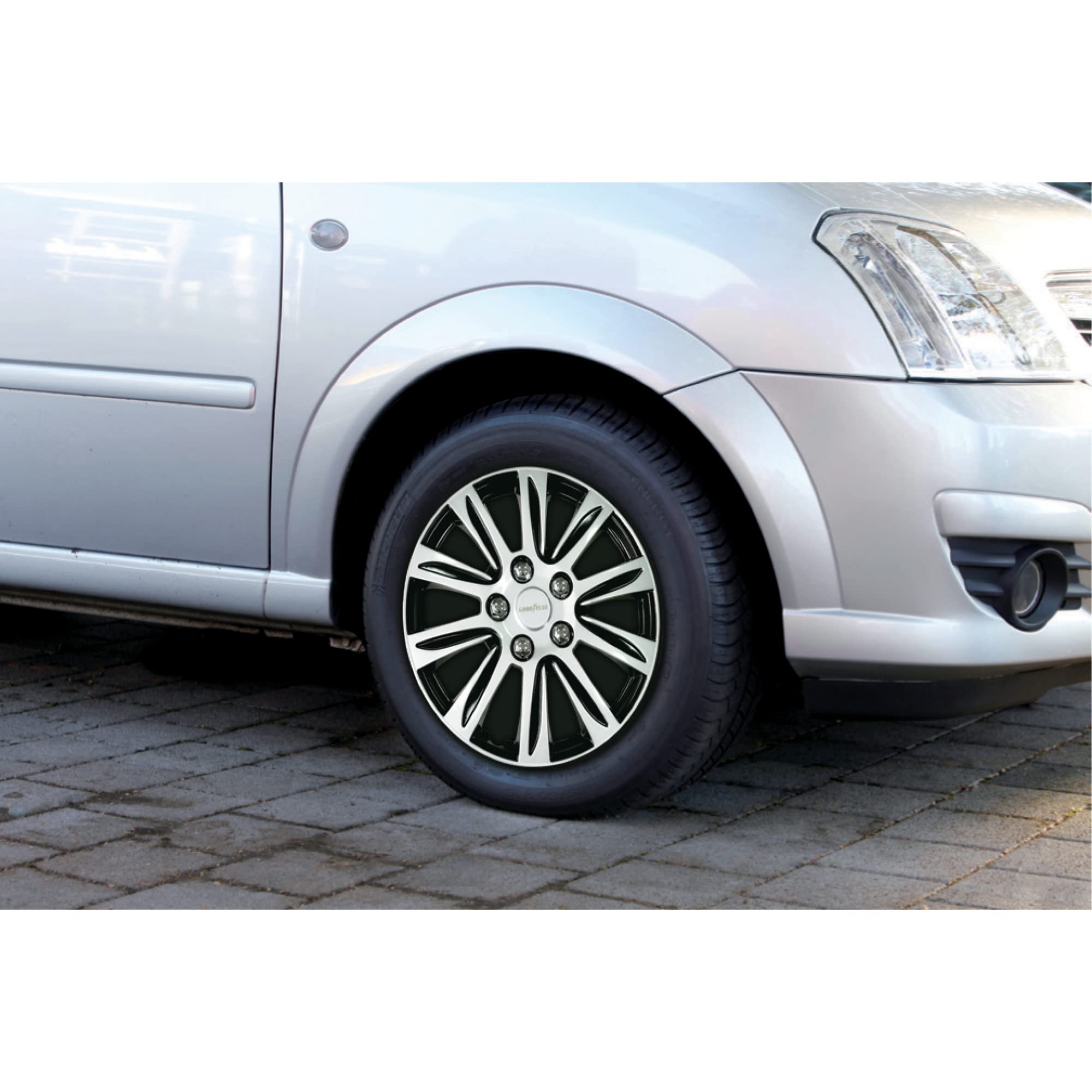 Cartrend 10627 Laredo 15-Inch Wheel Covers - Set of 4 (38.1cm) Black & Silver Hub Caps for Cars, SUVs & Trucks - Enhance Your Vehicle's Style & Protection for Daily Commute & Road Trips