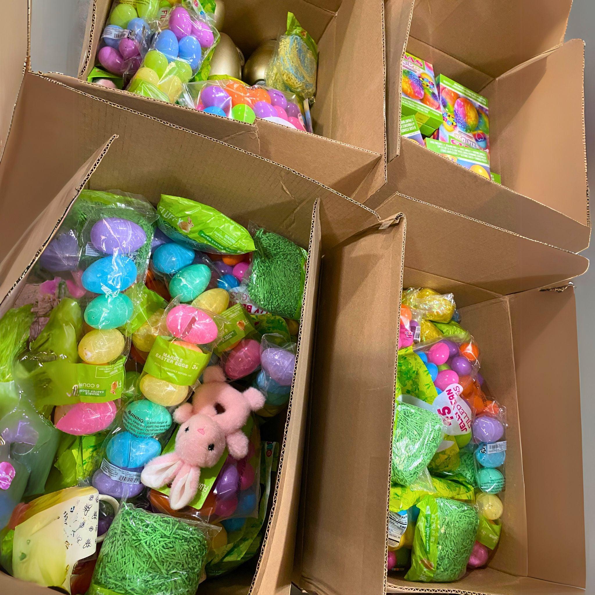 400 Pcs Easter Pallet - Assorted Seasonal Decorations, Eggs & Baskets for Easter Party, Home Decor and Spring Celebrations