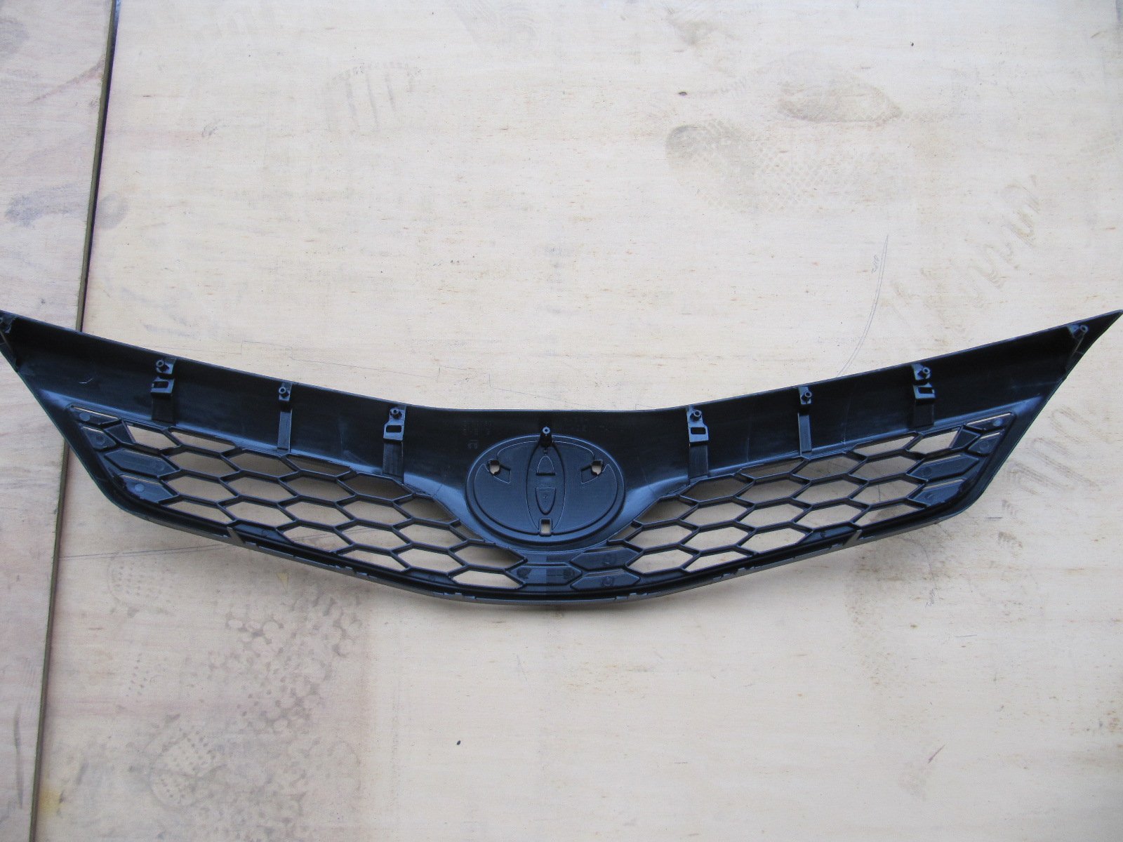 Premium Black Mesh Grille for 2012-2014 Toyota Camry SE - Direct Fit Replacement (TO1200354) - Upgrade Your Car's Front End Style for Daily Driving & Car Shows