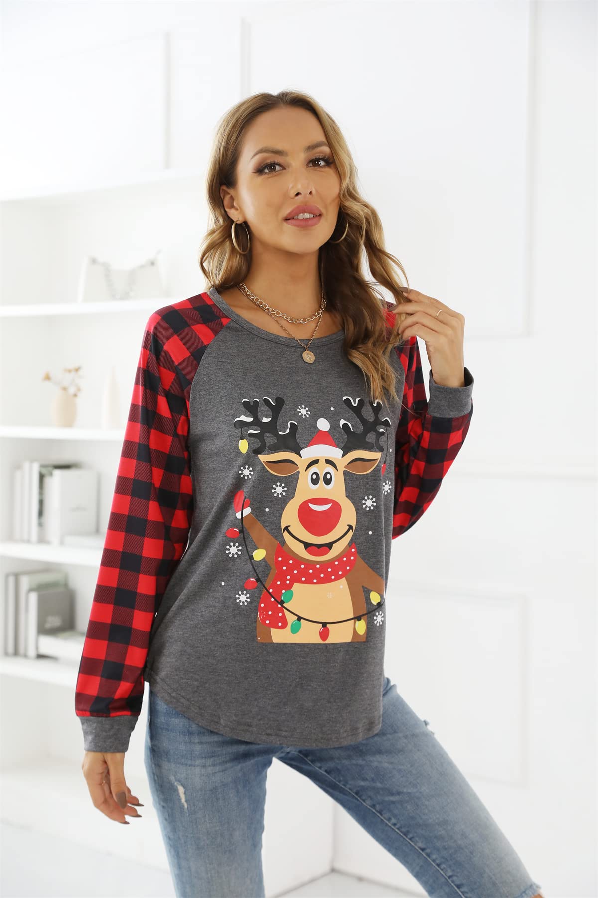 Women's Merry Christmas Shirts - Long Sleeve Plaid Raglan Graphic Tee for Holiday Movie Nights & Cozy Winter Outfits