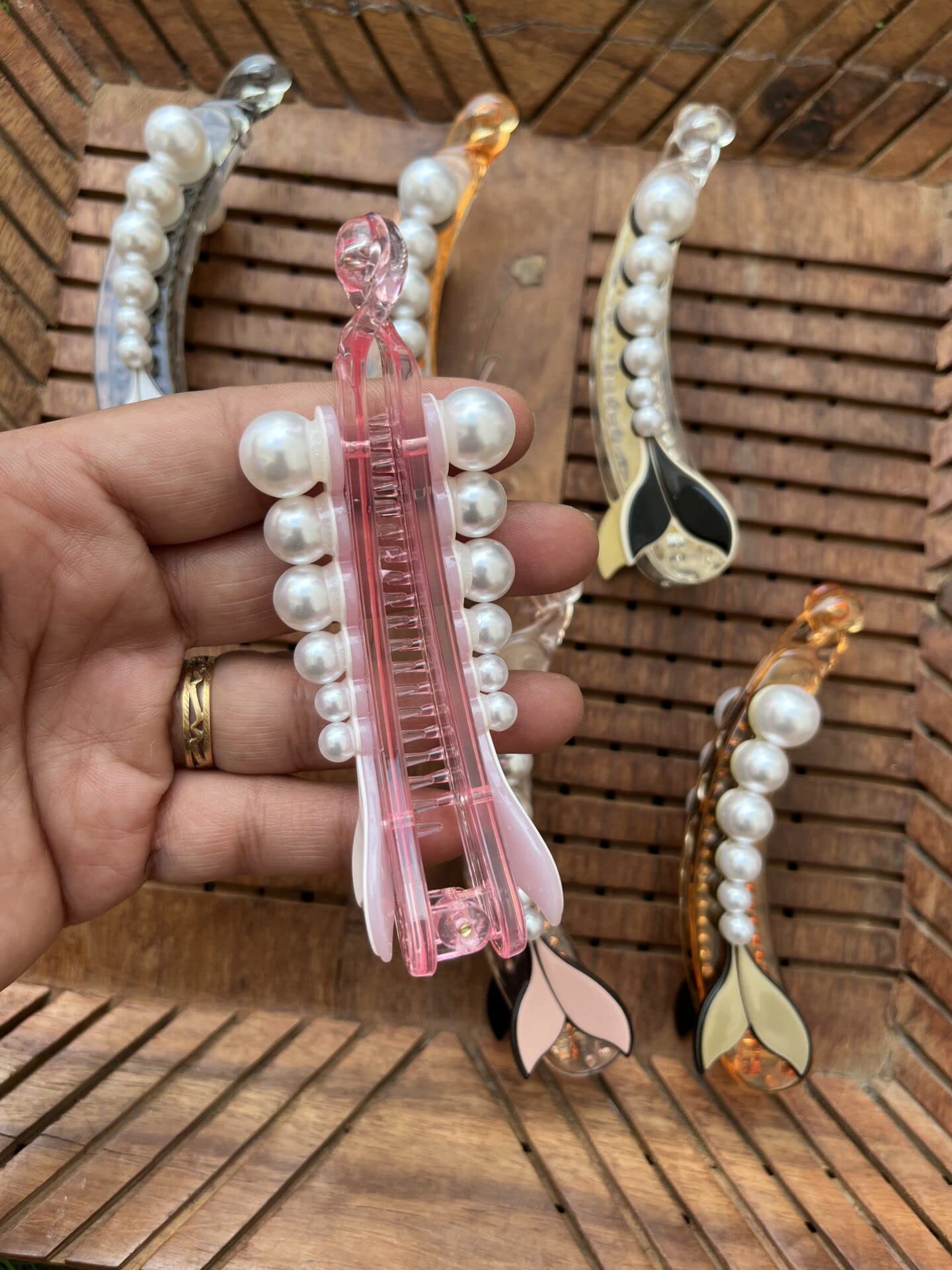VSAKSH 2 Pack Fish Shaped Pearl Hair Clips - Non-Slip Plastic Hair Claw Clips for Ponytails & Updos - Stylish Hair Accessories for Women & Girls - Perfect for School, Work, Parties & Daily Use