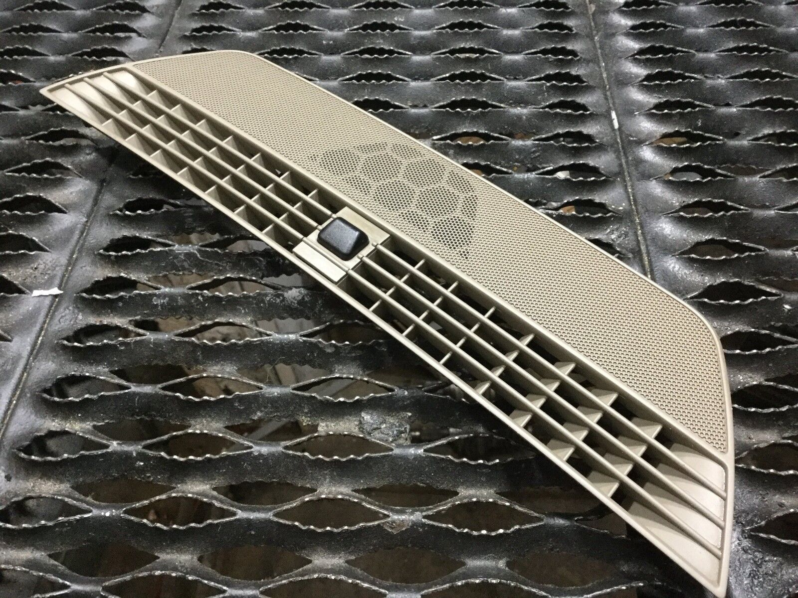 2005-2008 Audi A4 Center Dash Air Vent Grille with Light Sensor - OEM Replacement Part for Interior Upgrade & Climate Control System
