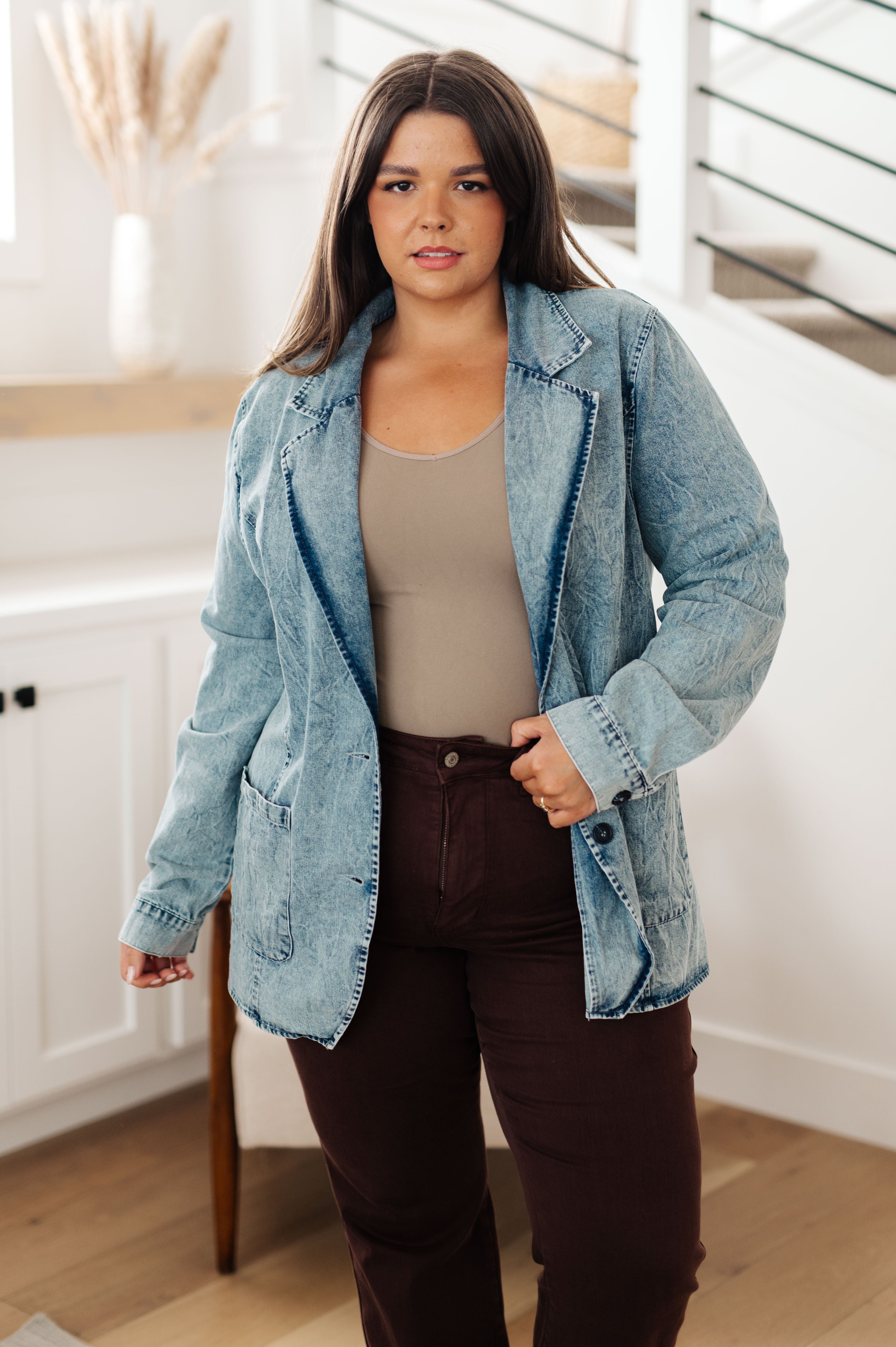 Stylish Business Brunch Denim Blazer for Women - Professional & Casual Office Wear - Perfect for Work Meetings, Lunch Dates & Smart Casual Outfits