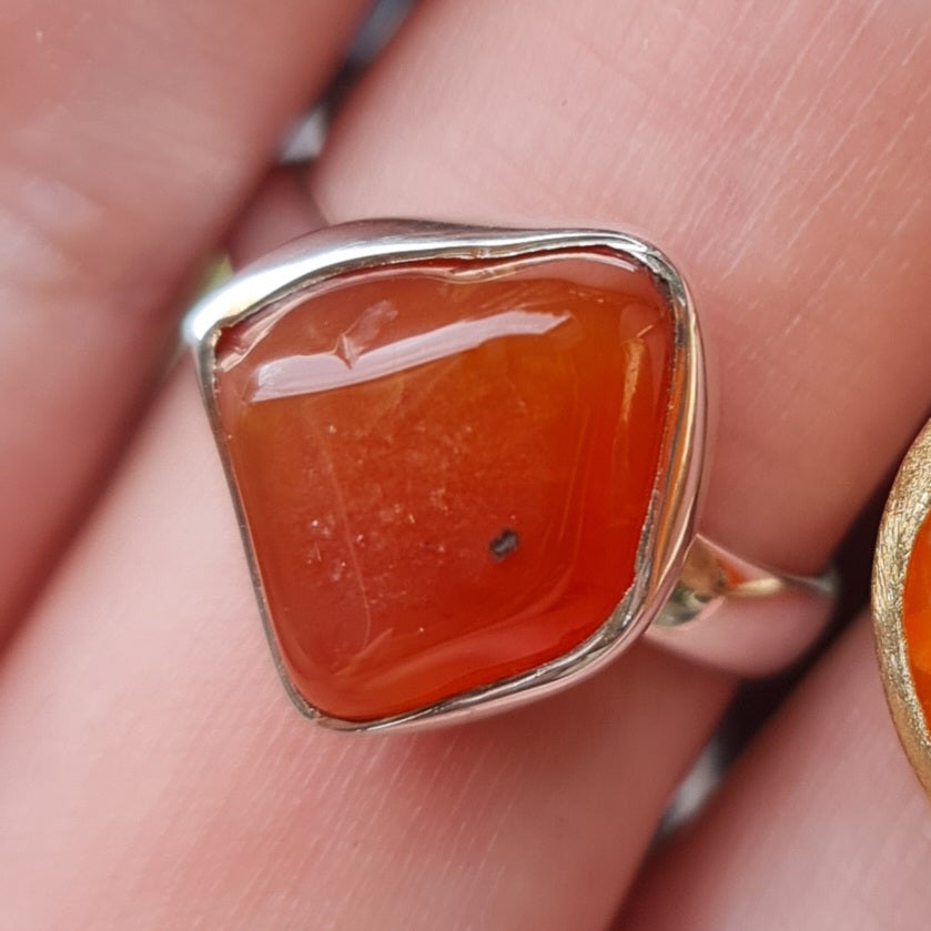 Natural Carnelian Stone Rings for Women - Healing Crystal Jewelry for Energy & Confidence - Perfect for Meditation, Yoga & Spiritual Gifts