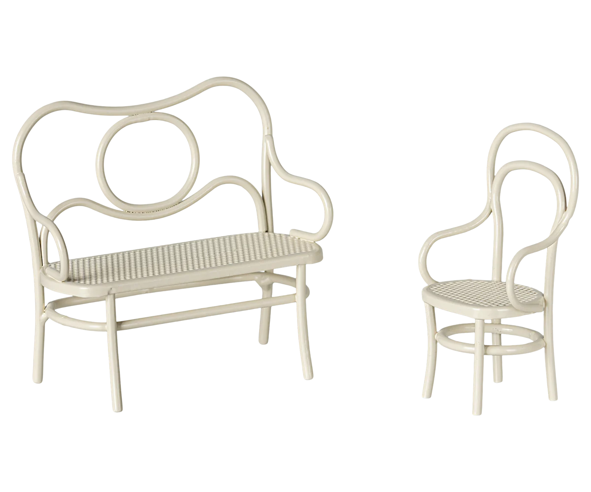 Elegant Café Dining Set in Off-White - 4-Piece Mouse Design Tableware Collection for Coffee Shops, Restaurants & Home Decor | Perfect for Breakfast Nook, Patio Dining & Entertaining Guests