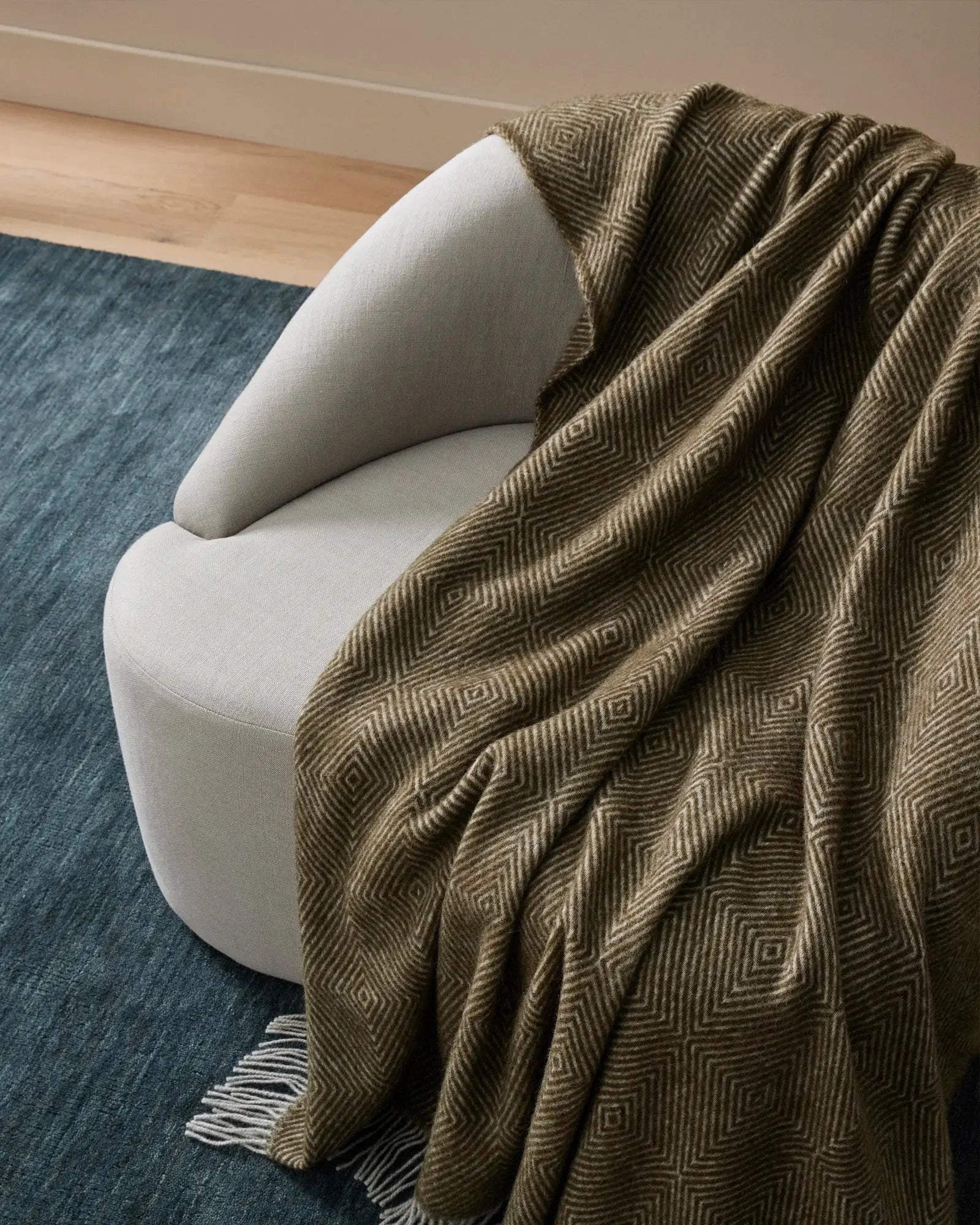 Nordic Style Knitted Throw Blanket - Soft & Cozy Kelp Green Home Decor for Living Room, Bedroom, or Sofa