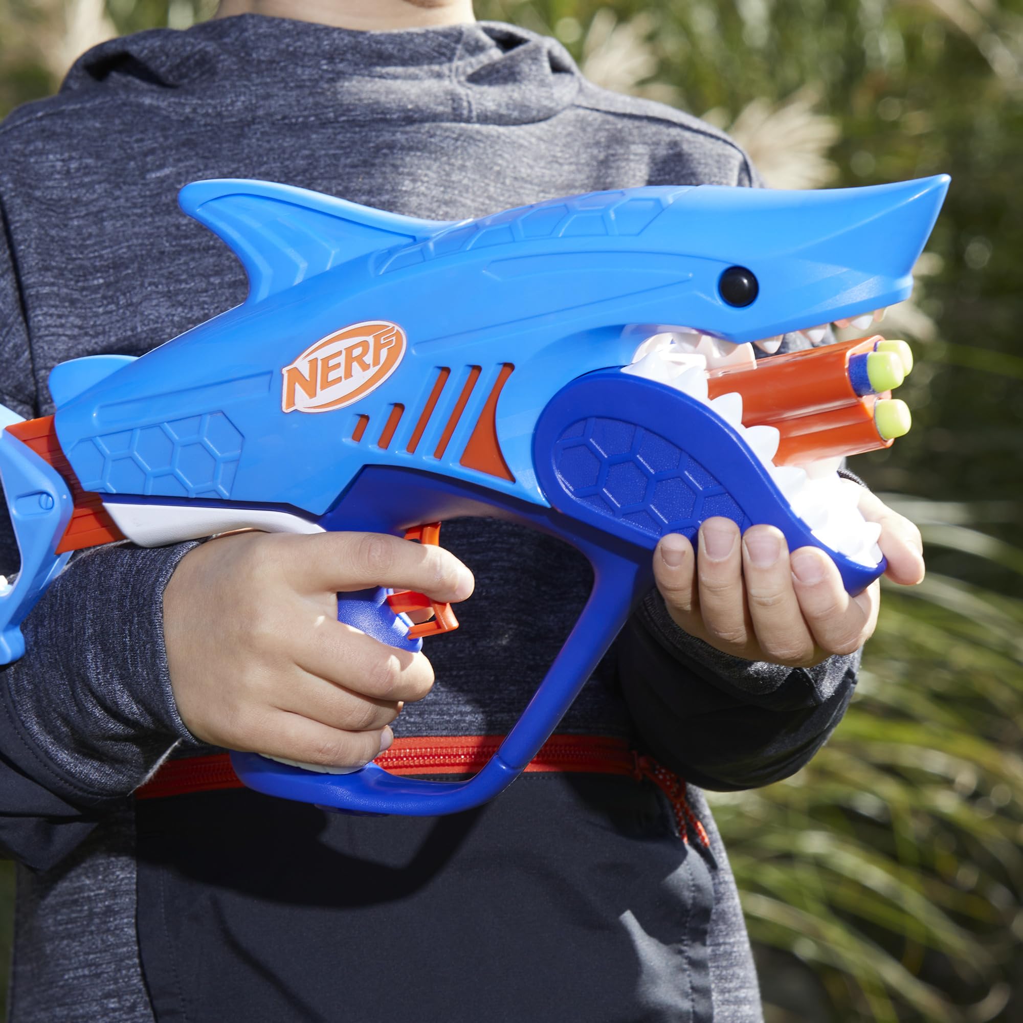 NERF Junior Wild Sharkfire Dart Blaster Toy - Easy to Play with 8 Nerf Elite Darts - Fun Outdoor Shark-Themed Blaster for Kids Ages 6+ - Perfect for Backyard Battles, Birthday Parties & Summer Playtime