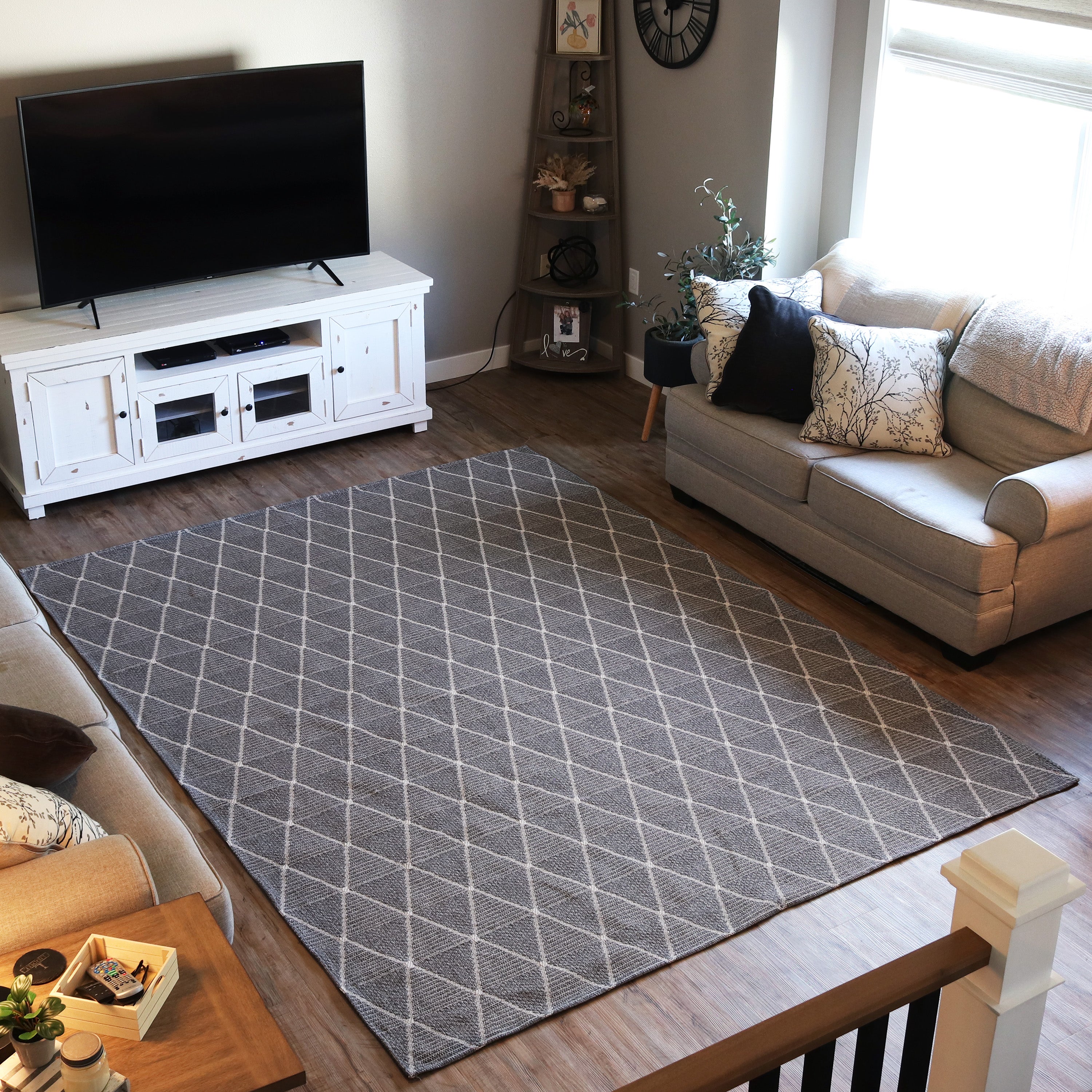 Stylish Sunnydaze Indoor Area Rug - Soft & Durable for Living Room, Bedroom & Home Decor - Perfect for Cozy Spaces & Modern Interiors