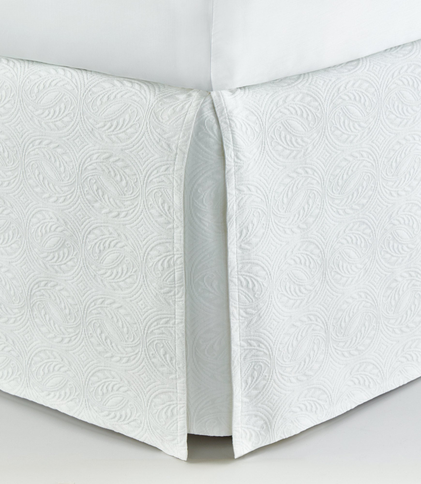 Luxury Vienna Matelassé Tailored Bed Skirt - Premium Fitted Dust Ruffle for Queen & King Size Beds - Perfect for Master Bedrooms & Guest Rooms