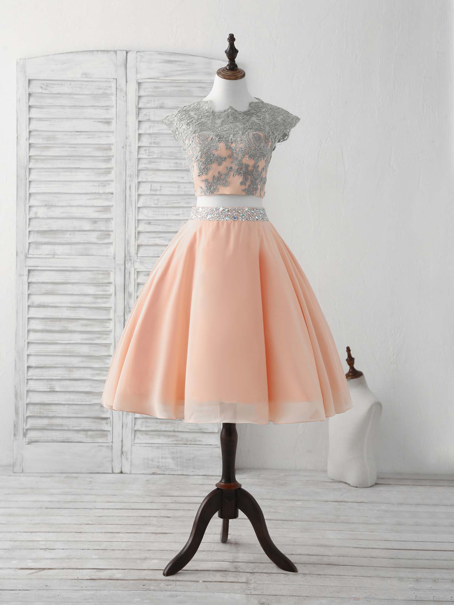 Elegant Two-Piece Lace Short Prom Dress for Homecoming - Perfect for School Dances, Parties & Special Occasions