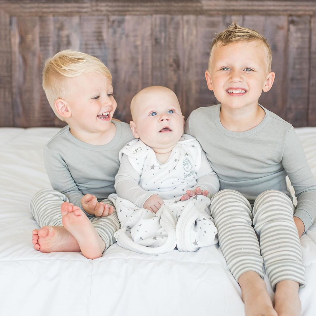 Premium Merino Wool Long Sleeve Pajamas for Women & Men - Soft & Warm Gray Sleepwear for Winter Nights & Cozy Home Relaxation