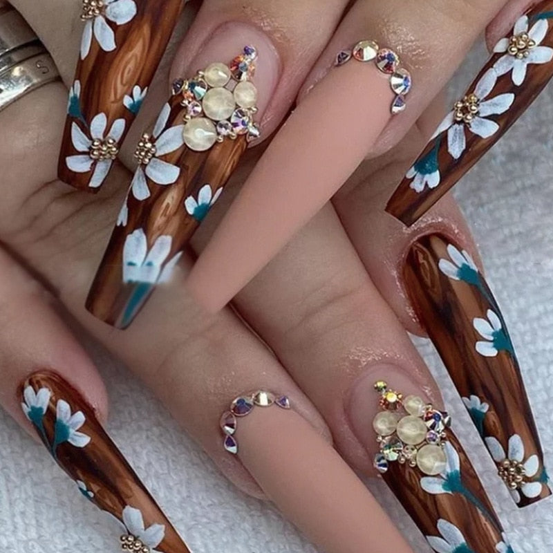 24Pcs Christmas Press on Nails - Long Elk & Snowflake Design Fake Nails, Full Cover Wearable Nail Tips for Holiday Parties & Gift Giving