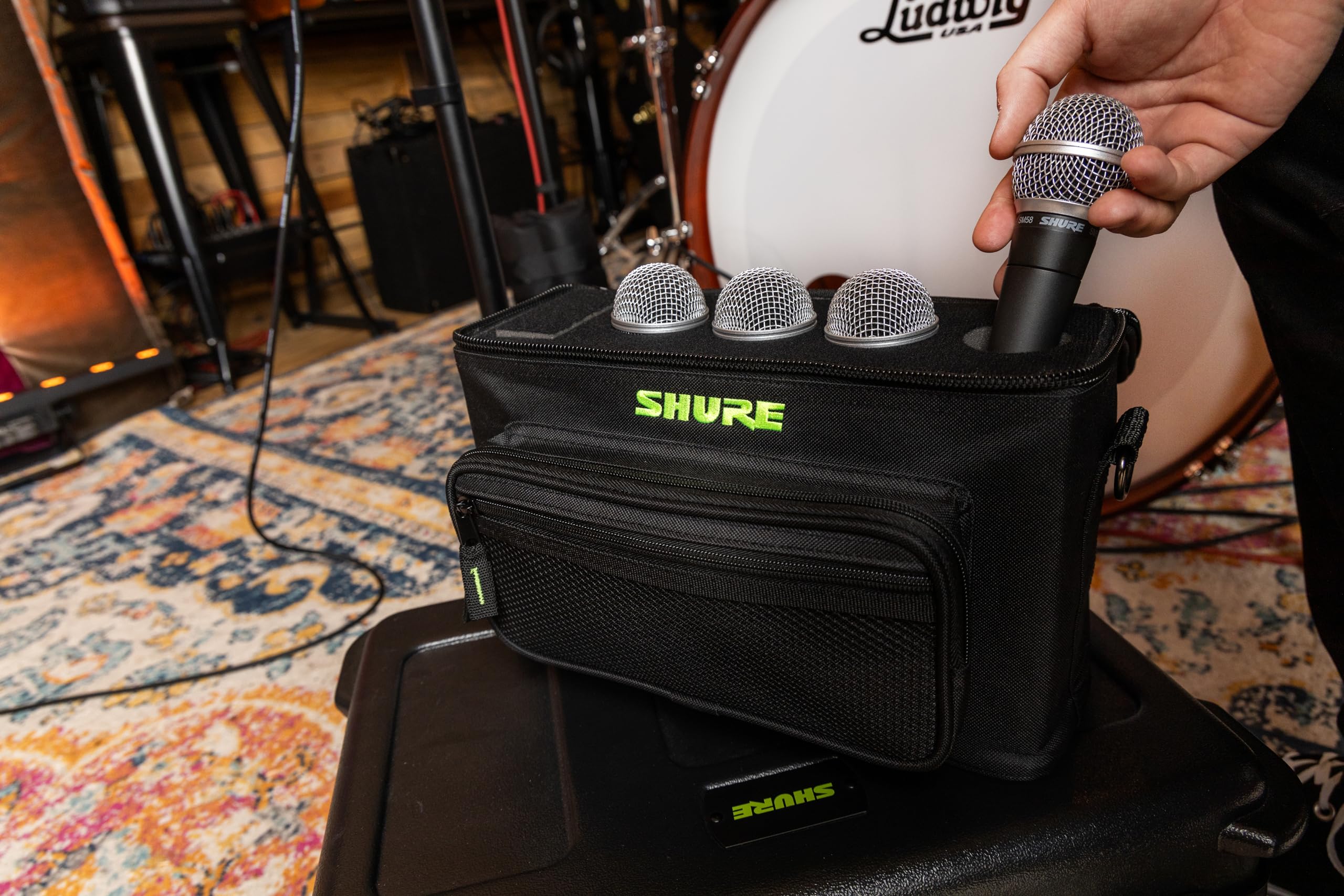 Shure by Gator Padded Microphone Bag - Holds 4 Mics, Durable Storage Case for Shure SM58 & Other Microphones (SH-MICBAG04) - Perfect for Live Performances, Studio Recording & Travel Protection