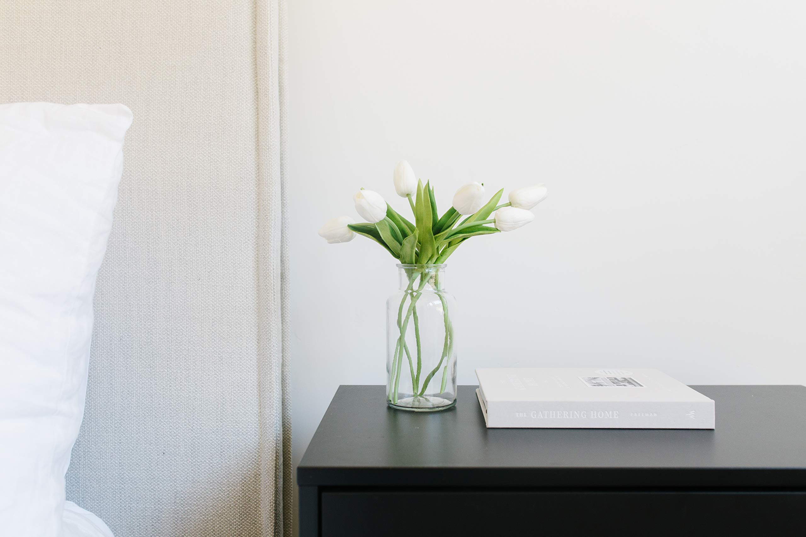 Fresh White Tulips Bouquet with Elegant Glass Vase - Perfect for Home Decor, Wedding Centerpieces & Romantic Gifts