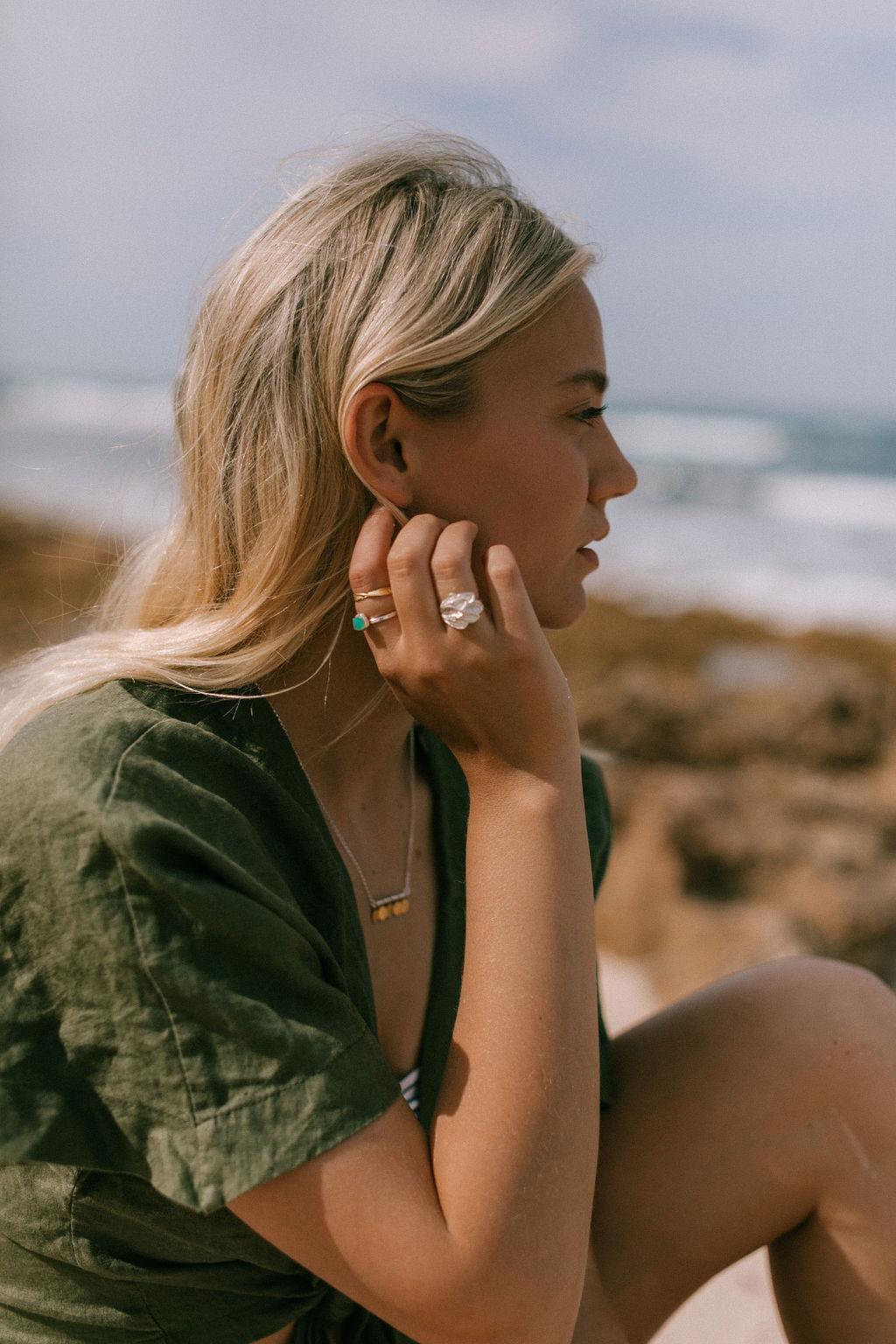 Elegant Curved Feather Ring - Sterling Silver Jewelry for Women, Perfect for Everyday Wear & Special Occasions