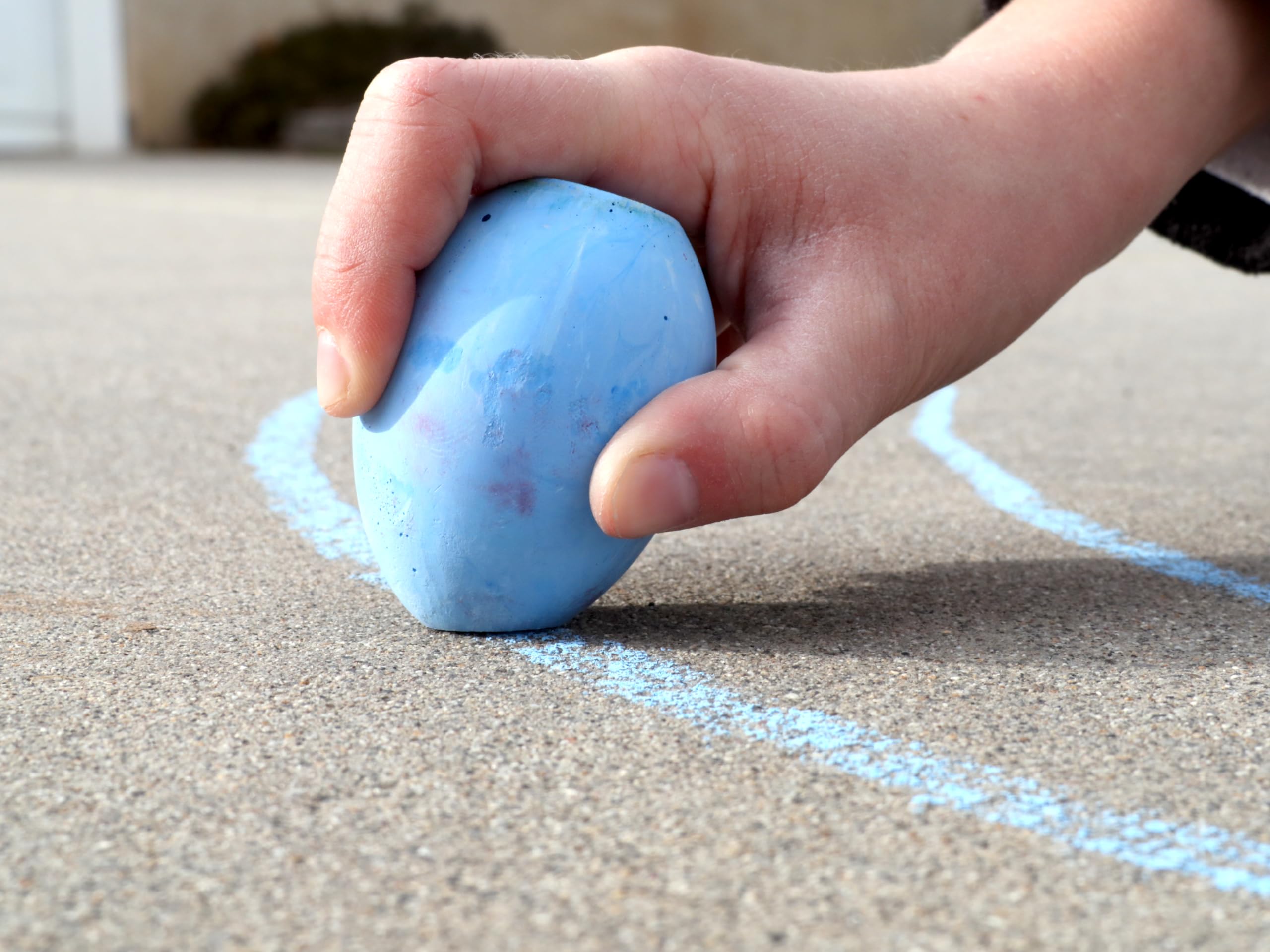Kid Made Modern Washable Neon Sidewalk Chalk Set - 6-Piece Non-Toxic Egg Chalk for Outdoor Play, Chalkboard Art & Creative Learning | Perfect for Driveway Drawing, Classroom Activities & Toddler Playtime (Ages 3+, Multicolor)