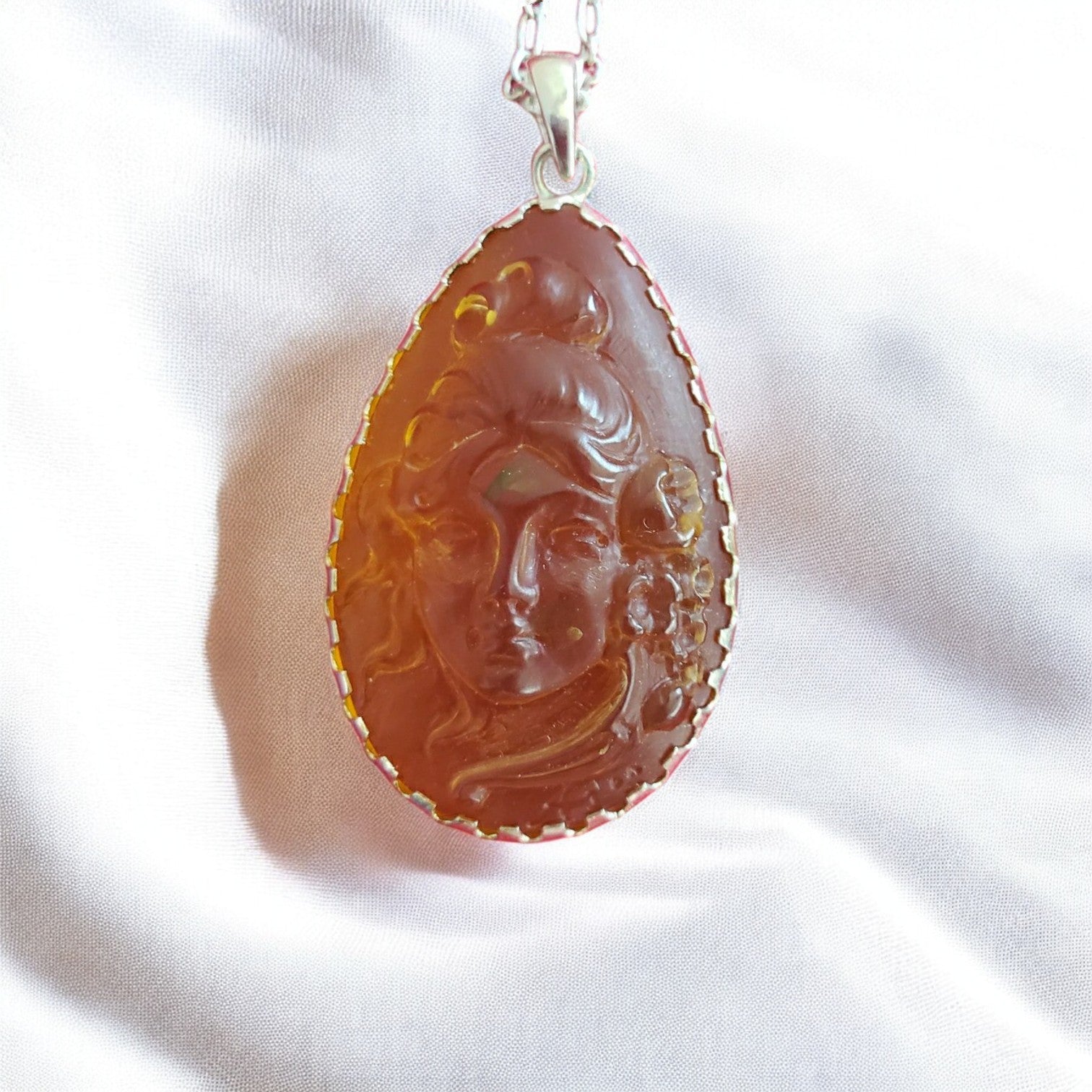 Authentic Dominican Amber Cameo Necklace - Handcrafted Jewelry for Women, Vintage Style Pendant with Natural Amber Stone - Perfect for Gifts, Weddings & Special Occasions