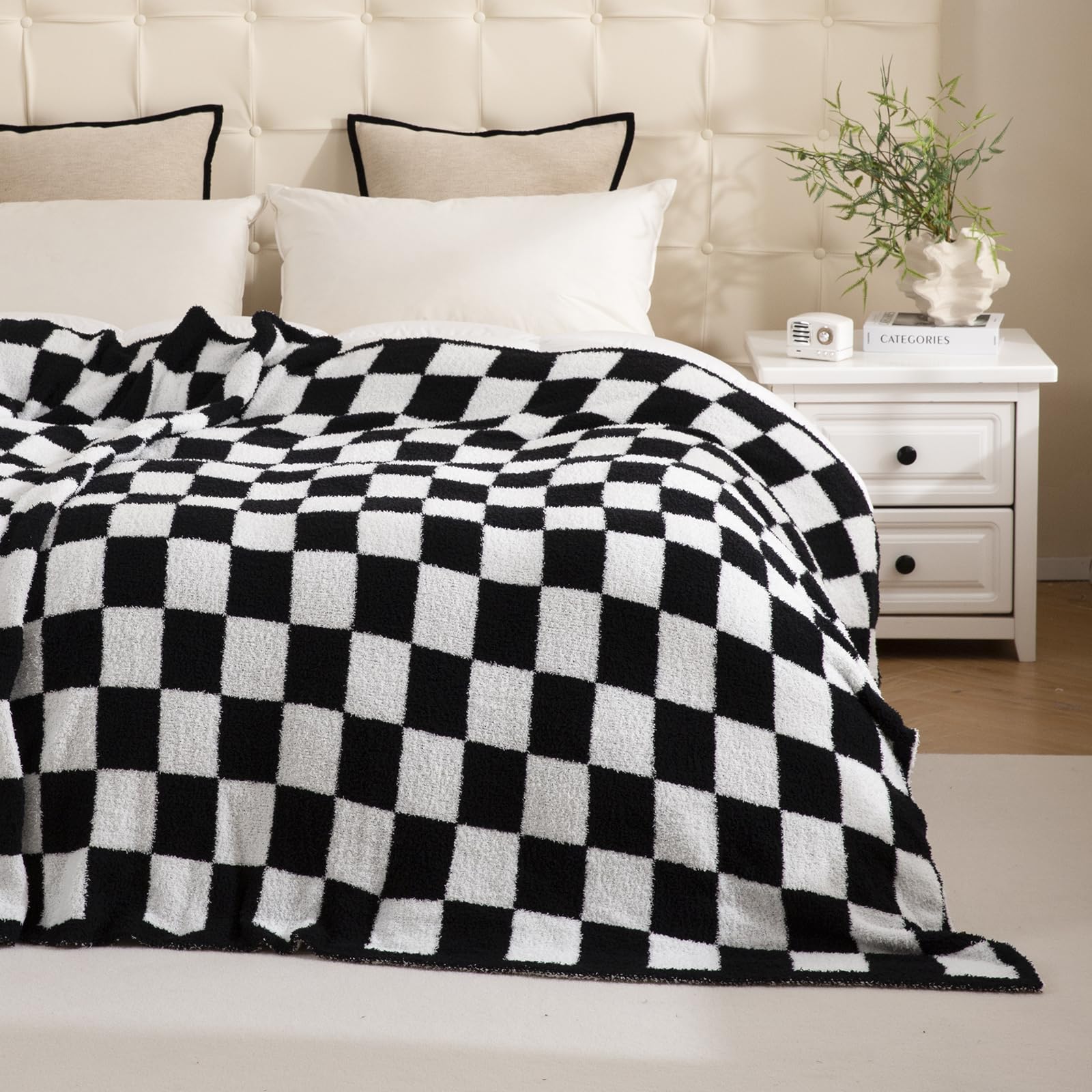 YIRUIO Reversible Checkered Chessboard Fluffy Throw Blanket - Super Soft Fuzzy Warmer for Bed, Couch & Sofa - Cozy Home Decor (Black, 51