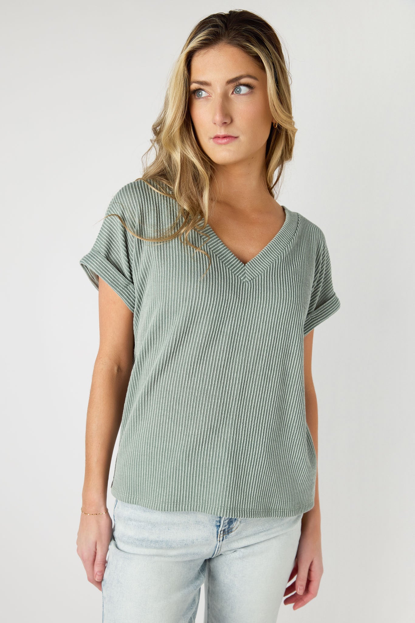 Stylish Ribbed Short Sleeve V-Neck T-Shirt for Women - Soft & Comfortable Casual Top for Everyday Wear, Outings & Layering