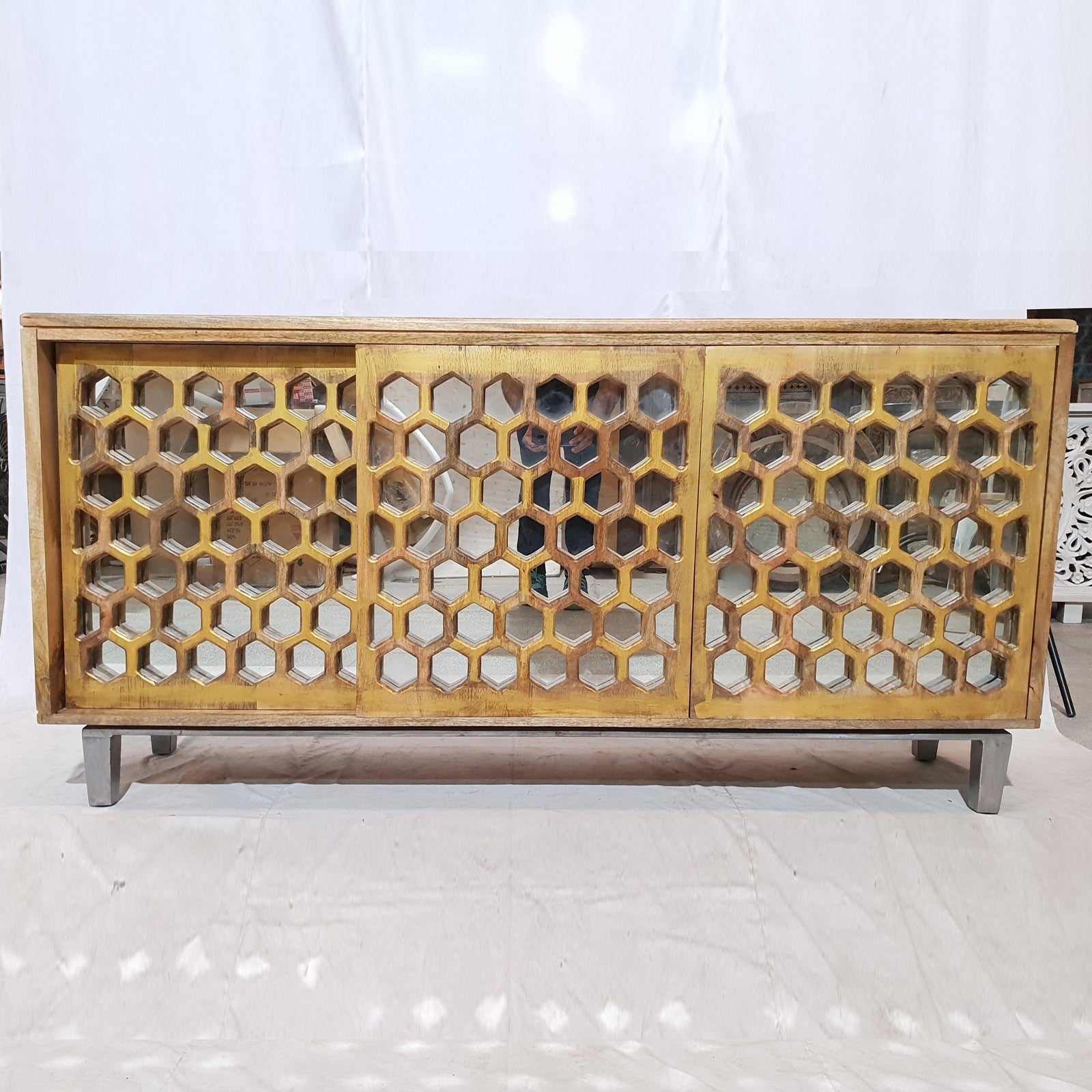 Handcarved Honeycomb Mirrored Golden Sideboard with Sliding Doors - 170x40x85cm - Vintage Home Decor for Living Room, Dining Room & Entryway