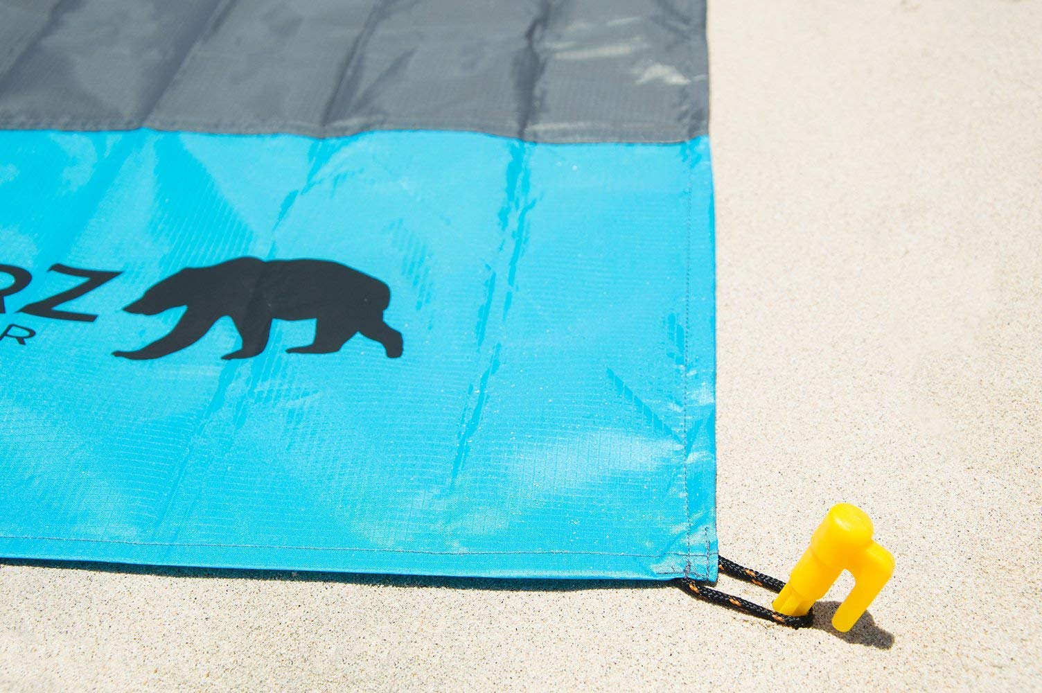**Waterproof Pocket Picnic Blanket with Stakes - Portable Travel & Beach Mat for Outdoor Camping, Picnics, Hiking - Lightweight, Durable & Sand-Resistant (Blue)**    *Perfect for beach outings, park picnics, camping trips, hiking adventures, and outdoor concerts.*