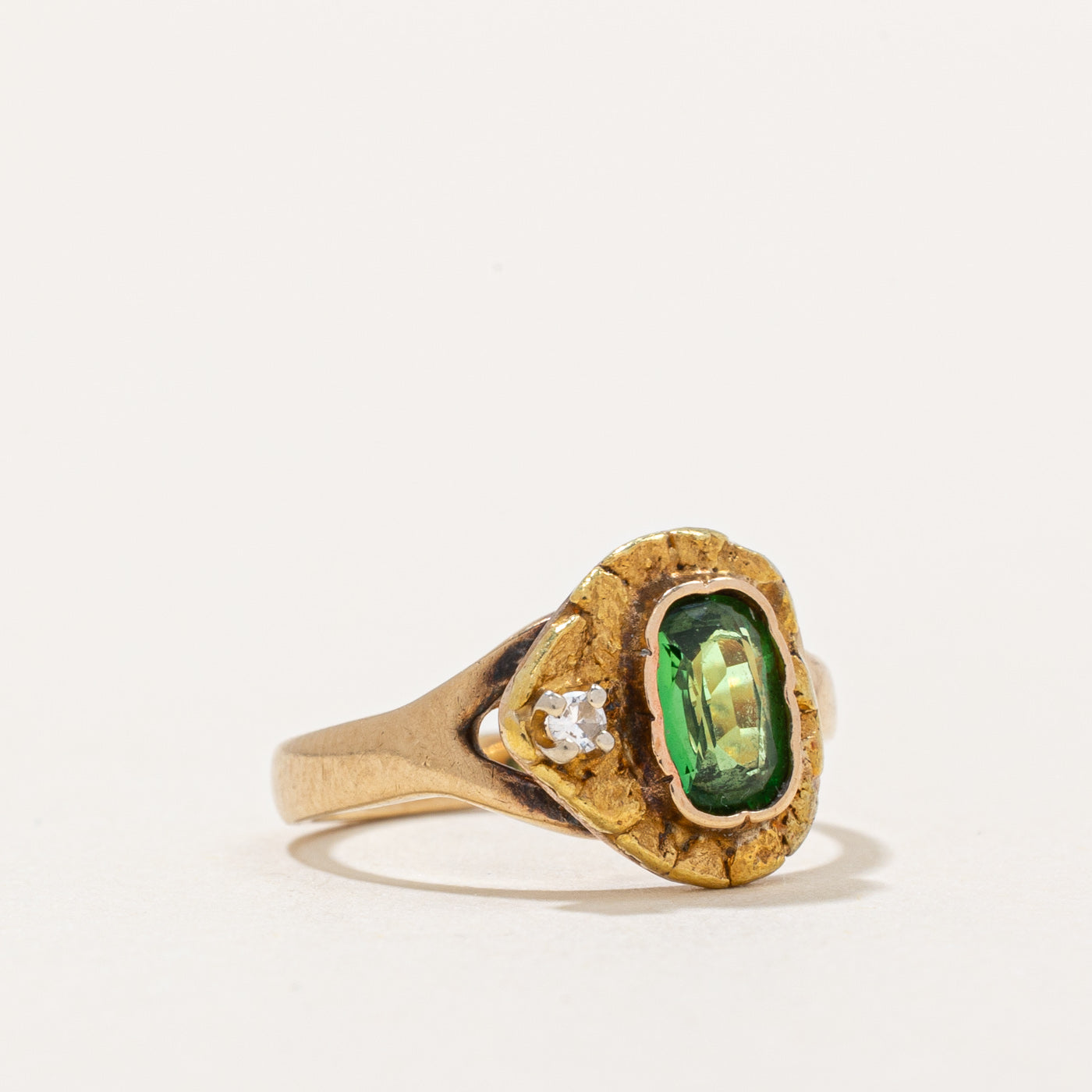 Elegant Green Garnet & Diamond Ring - 0.22ct Garnet & 0.015ct Diamond - Size 2.25 - Perfect for Engagement, Anniversary & Special Occasions