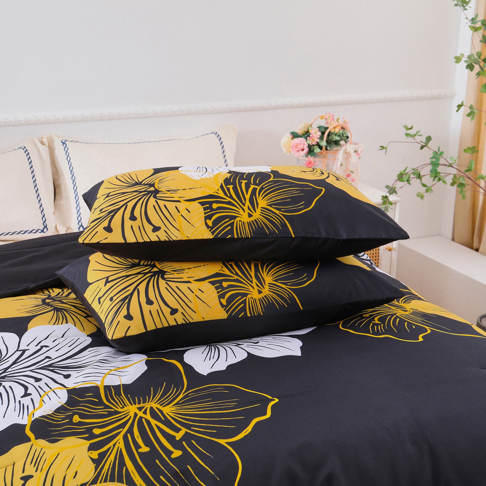 Luxury King Comforter Set - Black & Gold Floral 3-Piece Bedding Set | Ultra Soft Microfiber for All Seasons | Perfect for Master Bedroom, Guest Room & Hotel Decor