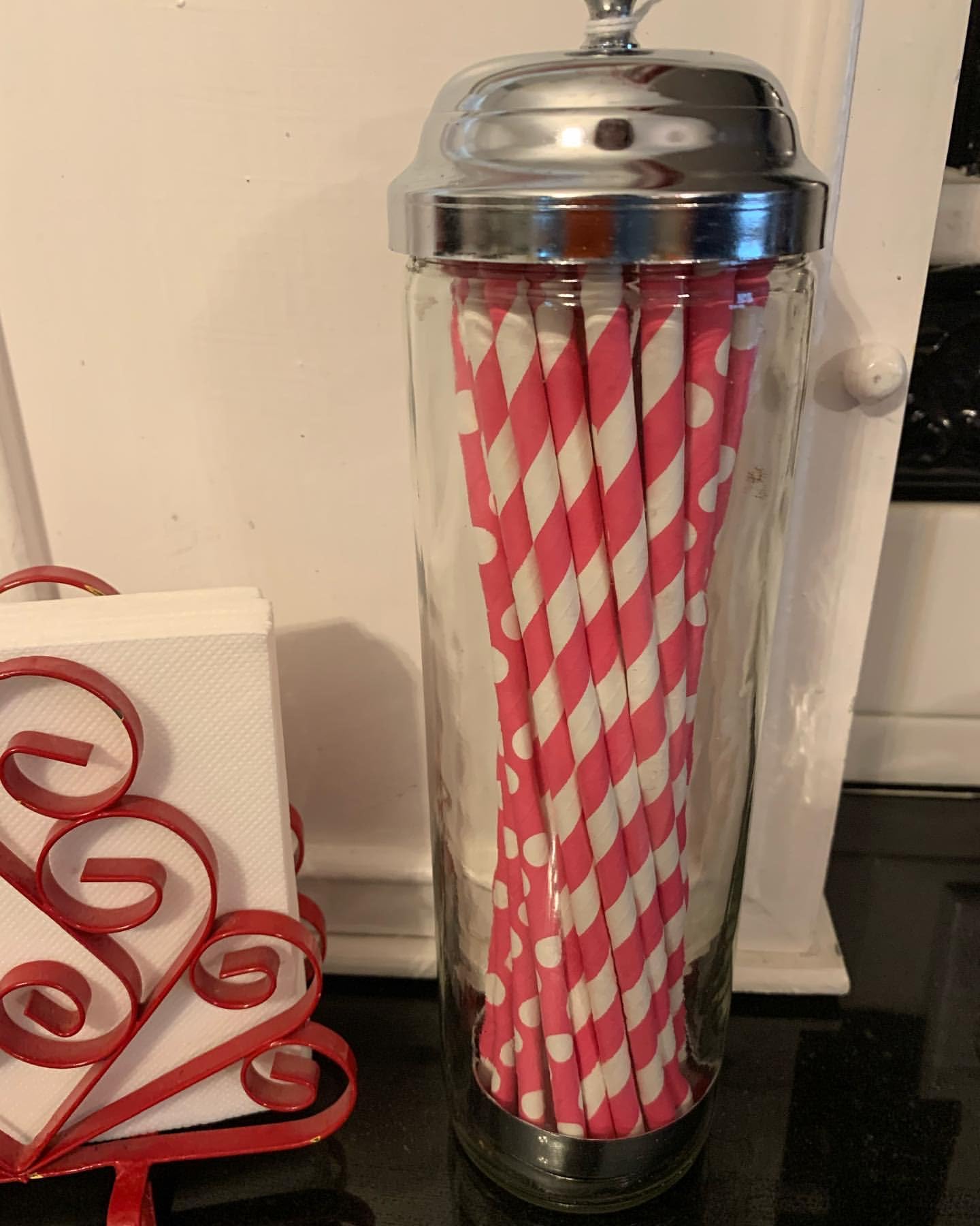 Straw Dispenser for Kitchen - Pop Up Straw Holder with 100 Plastic Straws Included - Perfect for Restaurants, Parties, and Home Use