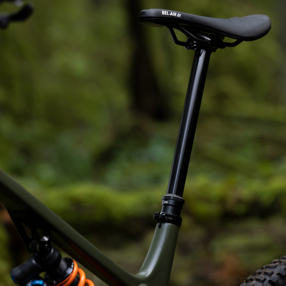 OneUp Dropper Post V2 - Lightweight Bike Seatpost for Mountain Biking - Perfect for Trail Riding and Downhill Cycling