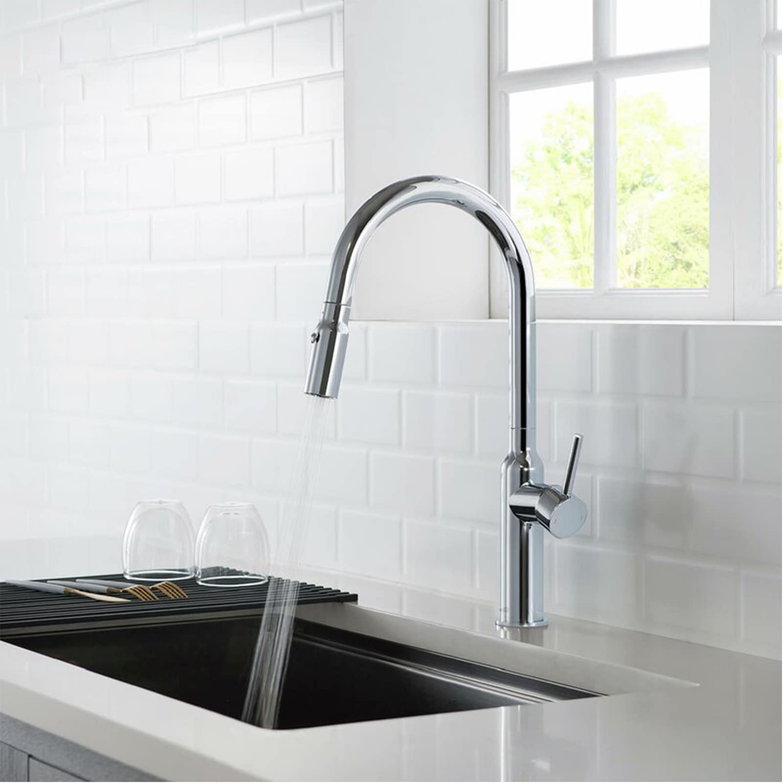 High Arc Single-Hole Kitchen Faucet with Pull Down Sprayer - Single Handle Hot & Cold Water Mixer Tap for Sink - Perfect for Modern Kitchens, Outdoor Bars & RV Use