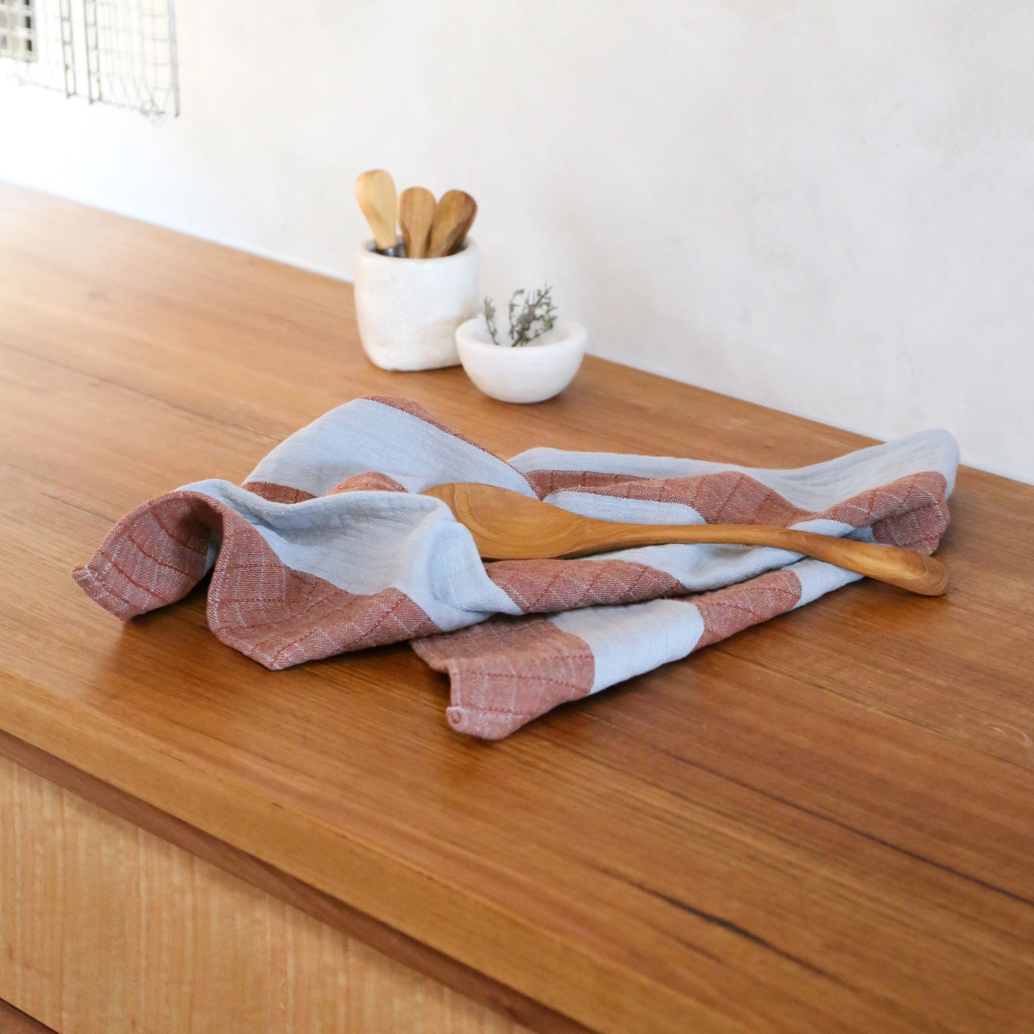 DESIGNSTUFF Striped Muslin Tea Towel - Absorbent & Durable Kitchen Towel for Drying Dishes & Hands, Mist/Cappuccino - Perfect for Kitchen, Dining & Hosting Gifts