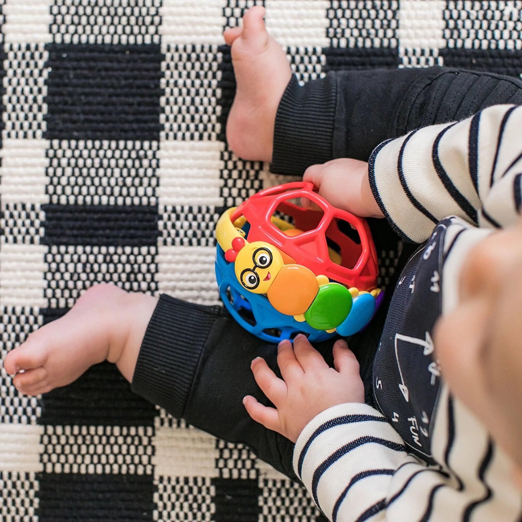 Baby Einstein Bendy Ball - Soft Teething Toy & Rattle for Infants 0-12 Months | Sensory Developmental Toy for Babies | Perfect for Playtime, Tummy Time & Soothing Sore Gums