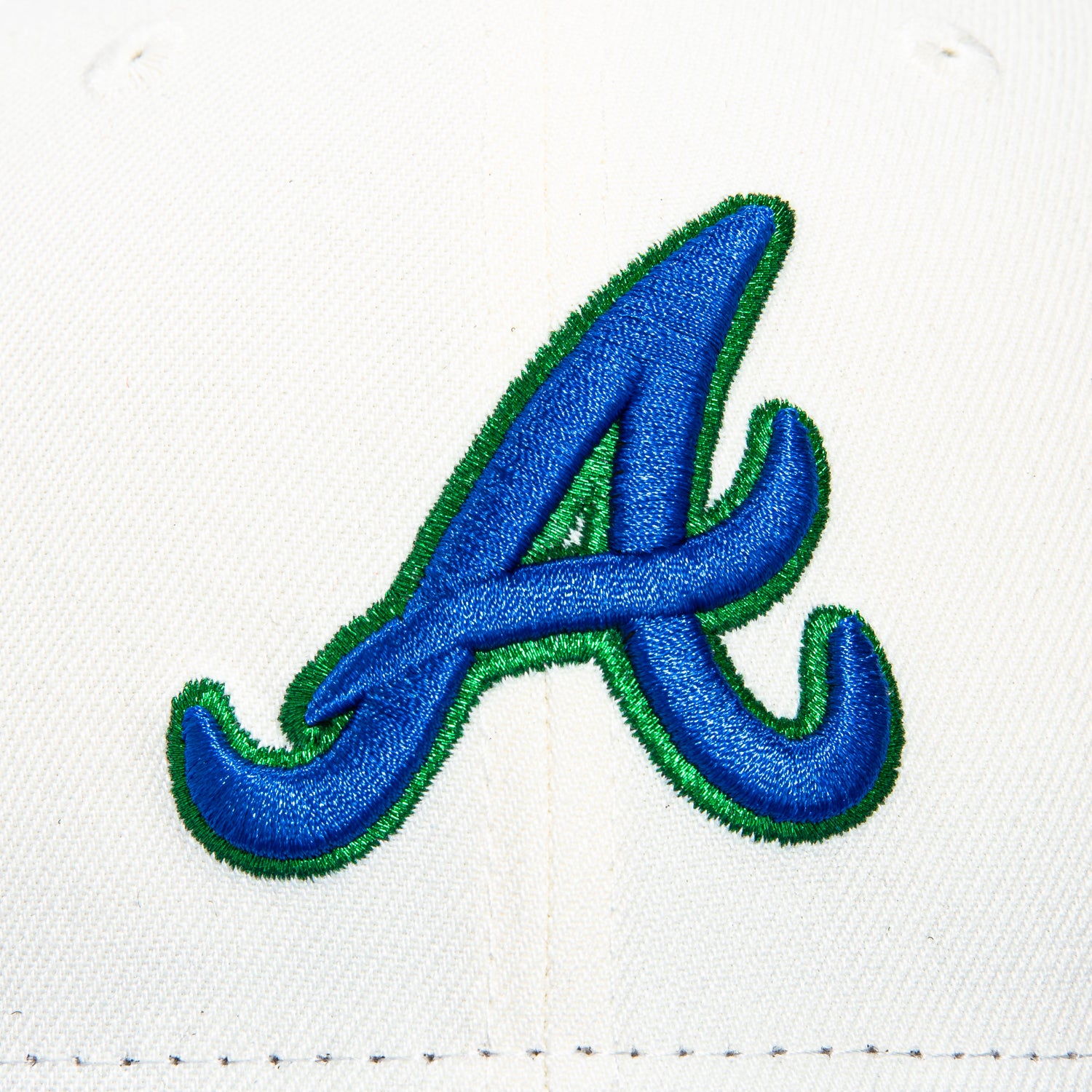 New Era 59Fifty Atlanta Braves 2021 World Series Patch Snapback Hat - White, Royal & Kelly Blue - Official MLB Baseball Cap for Fans & Collectors - Perfect for Games, Tailgating & Braves Merchandise Collection