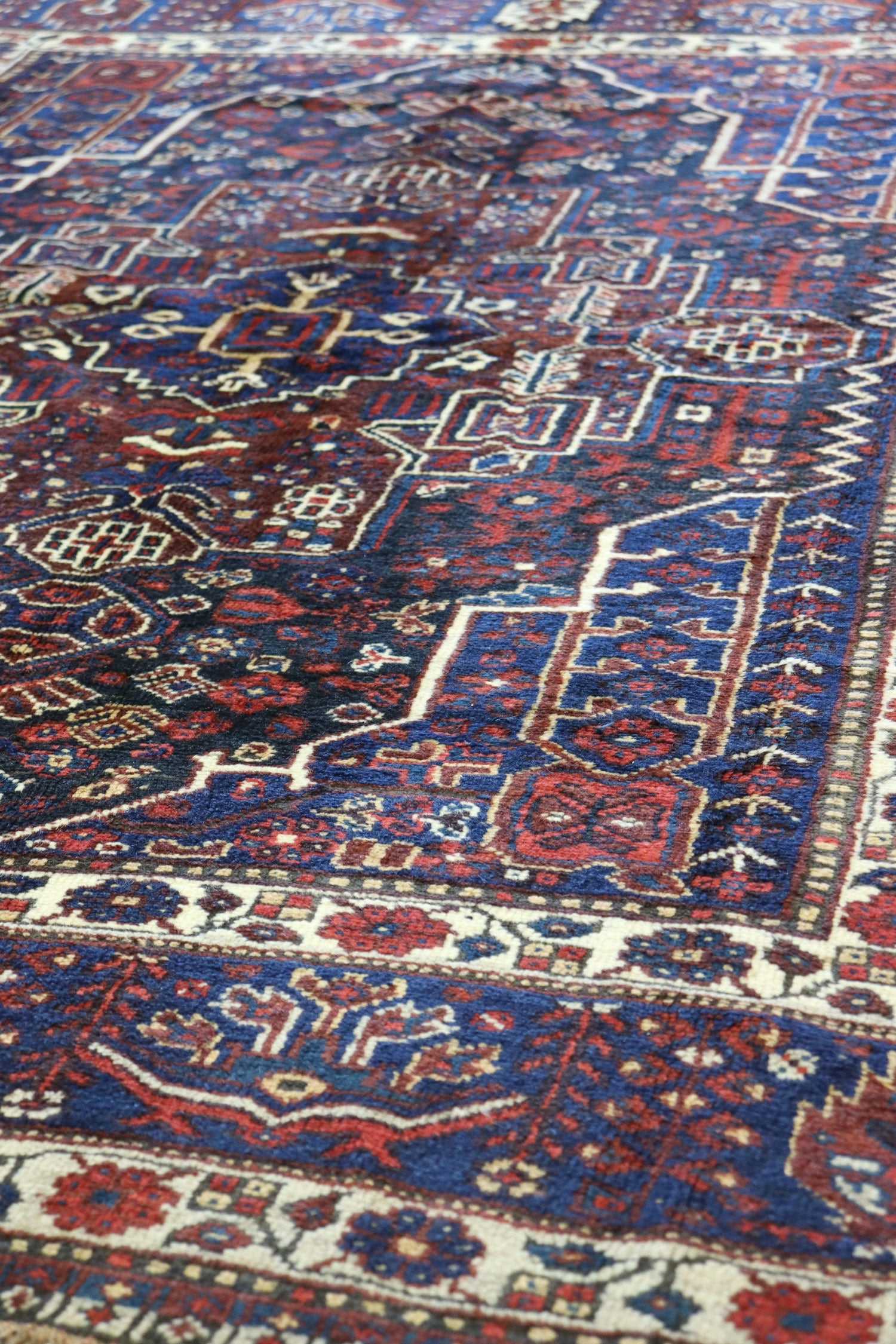 Vintage Kamseh Handwoven Tribal Rug - Authentic Persian Tribal Design, J65825 - Perfect for Boho Home Decor, Living Room, or Bedroom Accent
