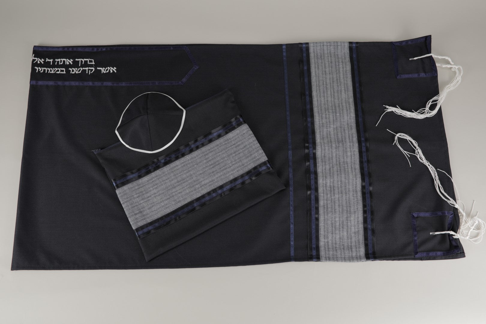 Majestic Royal Blue Tallit Prayer Shawl - Premium Bar Mitzvah Tallit Set with Custom Embroidery - Perfect for Jewish Religious Ceremonies & Special Occasions