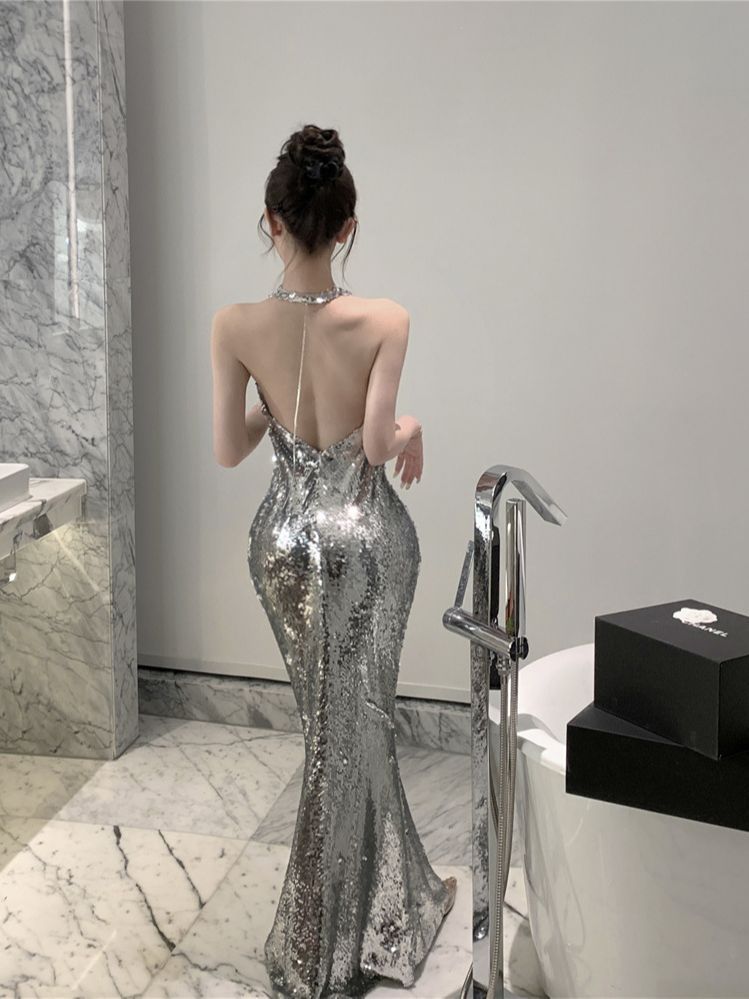 Elegant Deep V Neck Sequined Silver Evening Gown - Halter Neck Prom Dress for Women 1921 Style - Perfect for Cocktail Parties, Gala Events & Formal Occasions