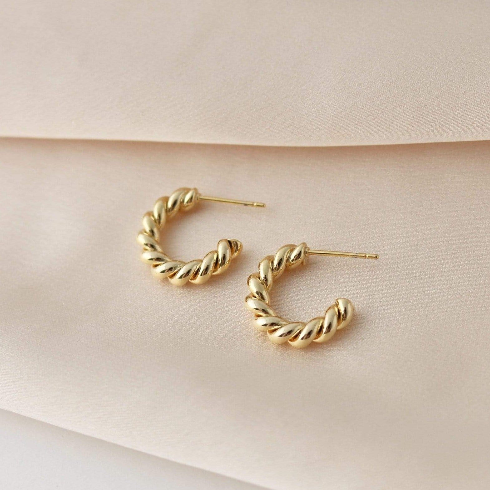 Dawson Gold Hoop Earrings for Women - Trendy & Elegant Jewelry for Everyday Wear & Special Occasions