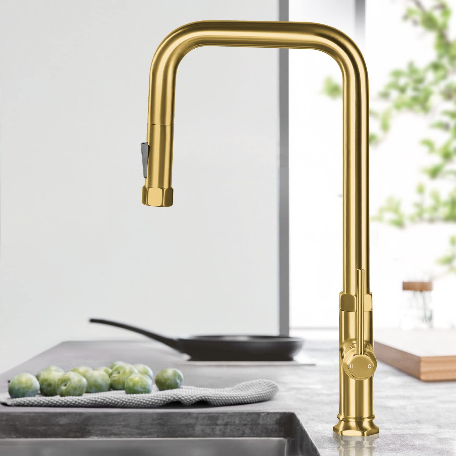 Modern Gold Kitchen Faucet with Pull Down Sprayer - Single Handle Brass Sink Faucet for 1 or 3 Hole Installation - Deck Plate Included - Perfect for Contemporary Kitchens & Bar Sinks