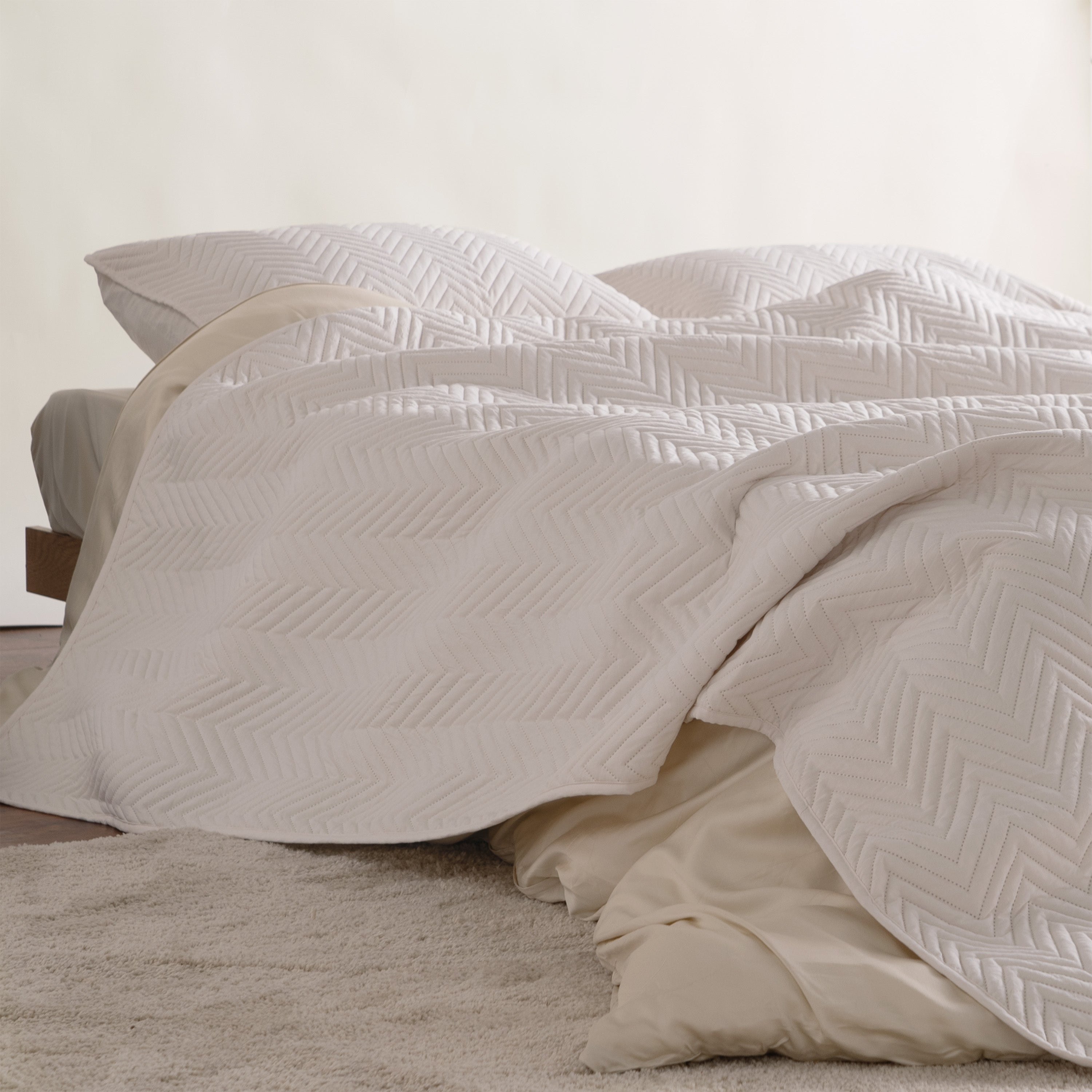 FURRFREE Quilt Set - Pet Hair Repellent Bedding for Dogs & Cats | Hypoallergenic & Easy Clean | Perfect for Pet Owners & Allergy Sufferers | Cozy Home Decor for Bedroom & Living Room