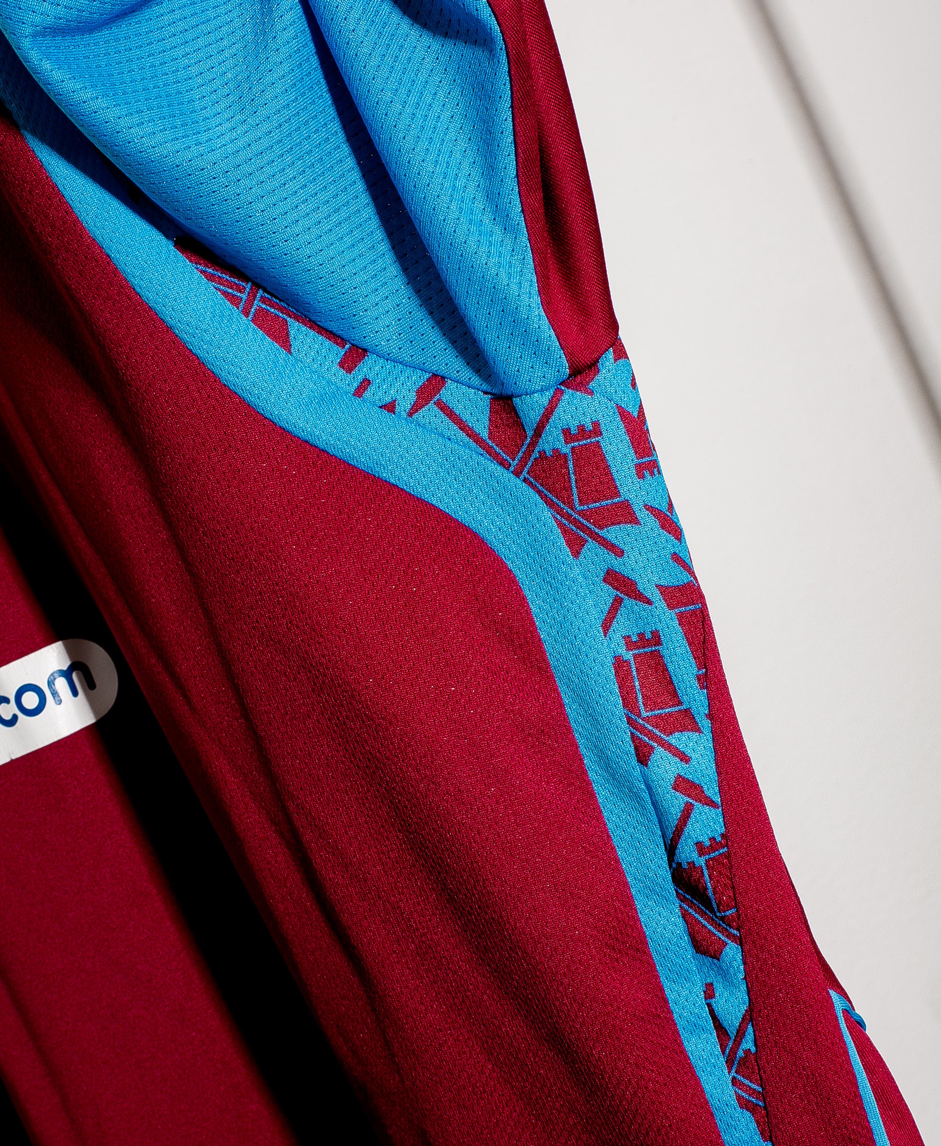 2007-2008 West Ham United Home Jersey XXL - Authentic Football Shirt for Fans & Collectors - Perfect for Match Days, Sports Events & Retro Fashion