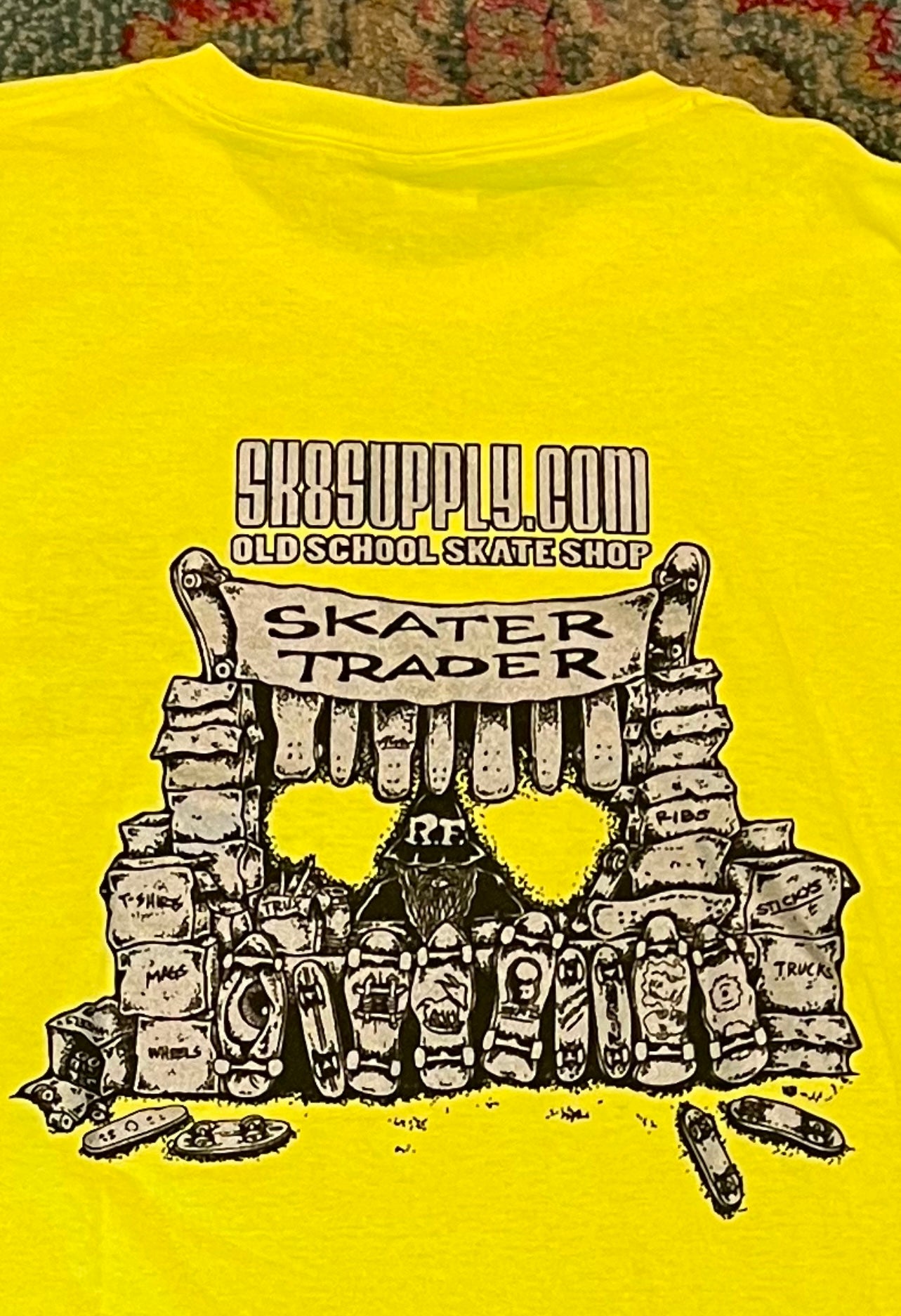 XL SK8supply Skater Trader Shirt - Yellow | Vintage Skateboard T-Shirt for Men & Women | Perfect for Skateboarding, Streetwear & Casual Outfits