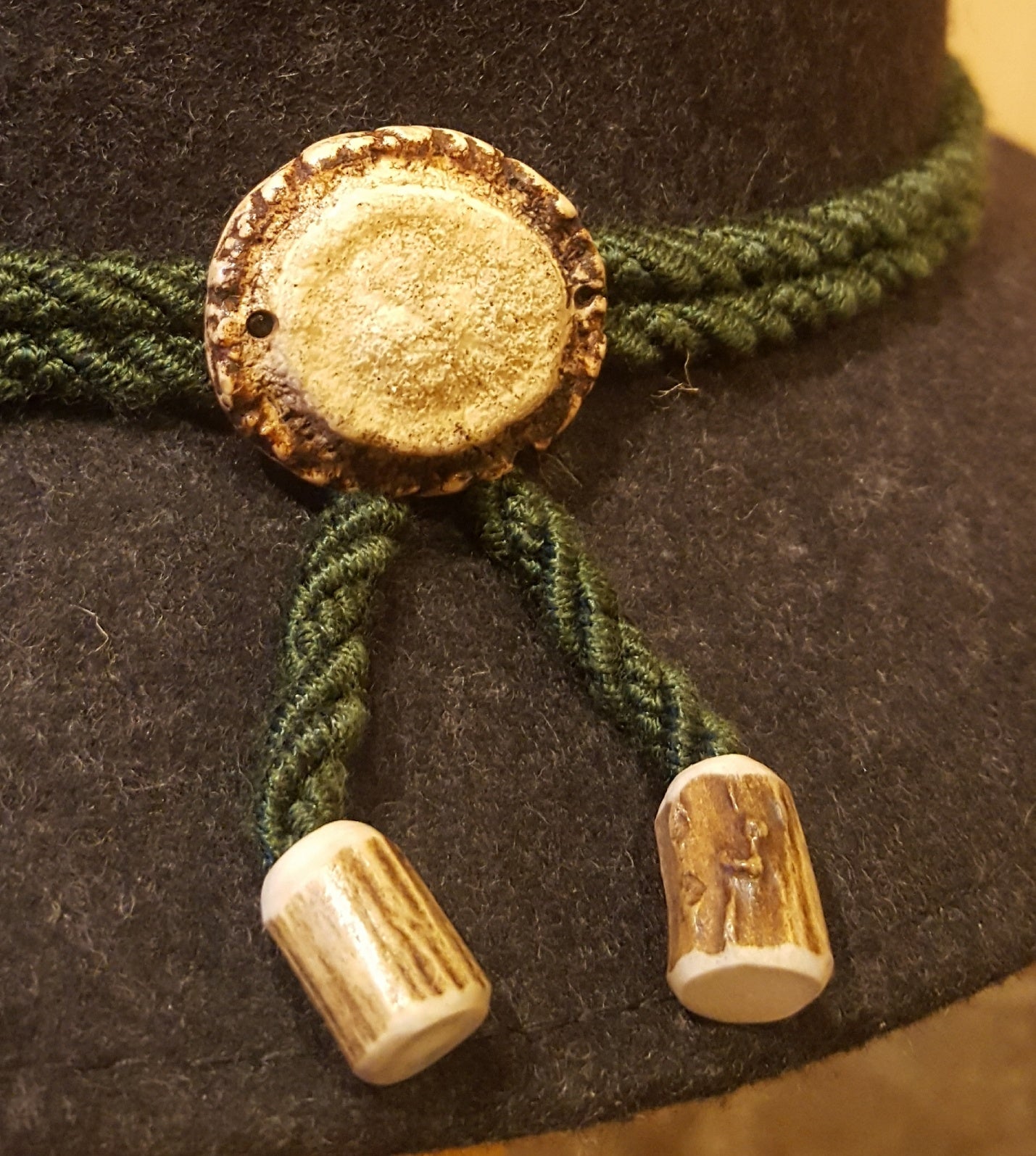 Authentic German Trachten Hat with Coin, Edelweiss, Antler Piece - Traditional Bavarian Oktoberfest Costume Accessory for Beer Festival, Halloween & Cultural Events