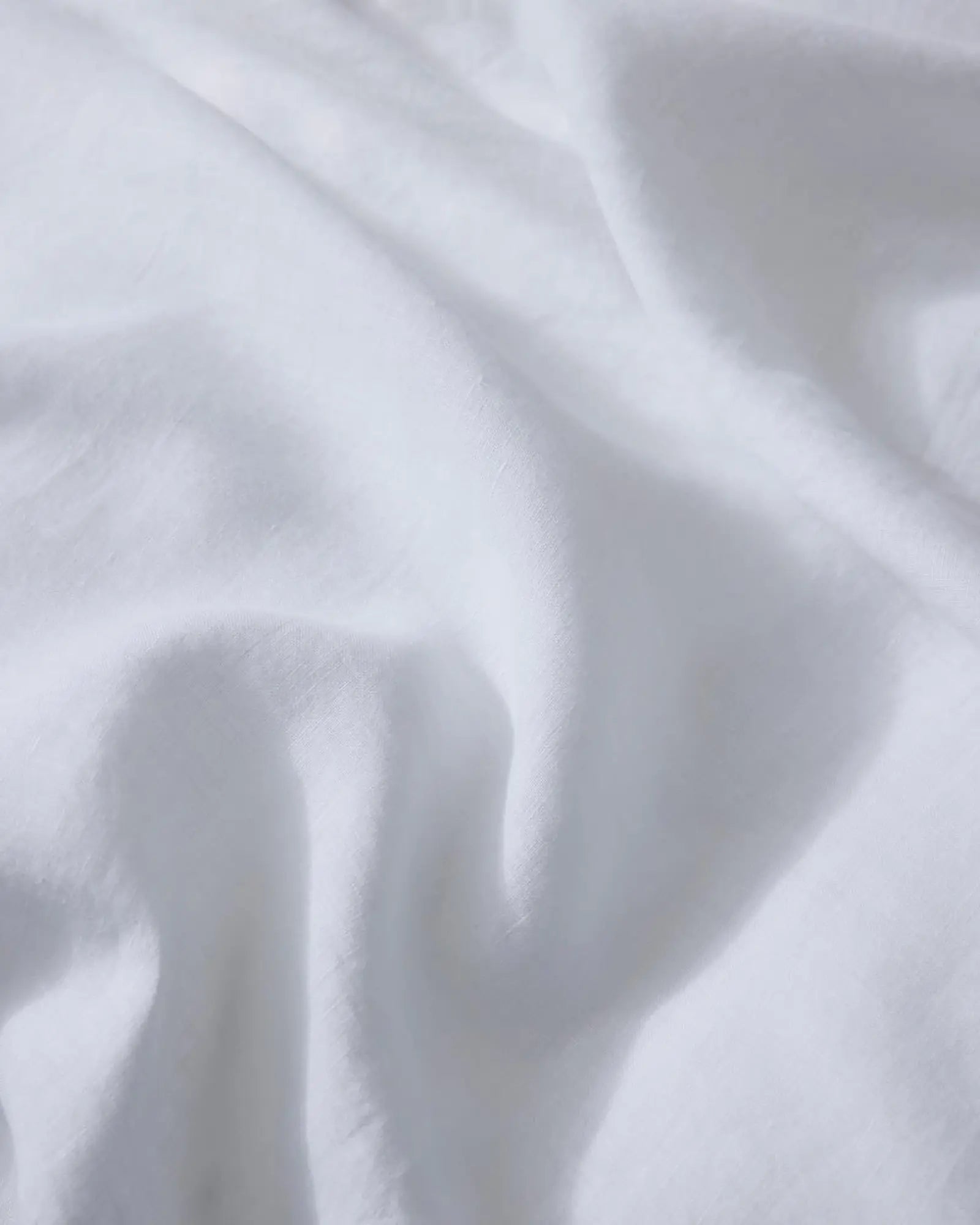 Premium Ravello Fitted Sheet - White Queen Size 100% Cotton Deep Pocket Bed Sheet - Soft & Breathable for Comfortable Sleep - Perfect for Master Bedroom, Guest Room & Vacation Homes