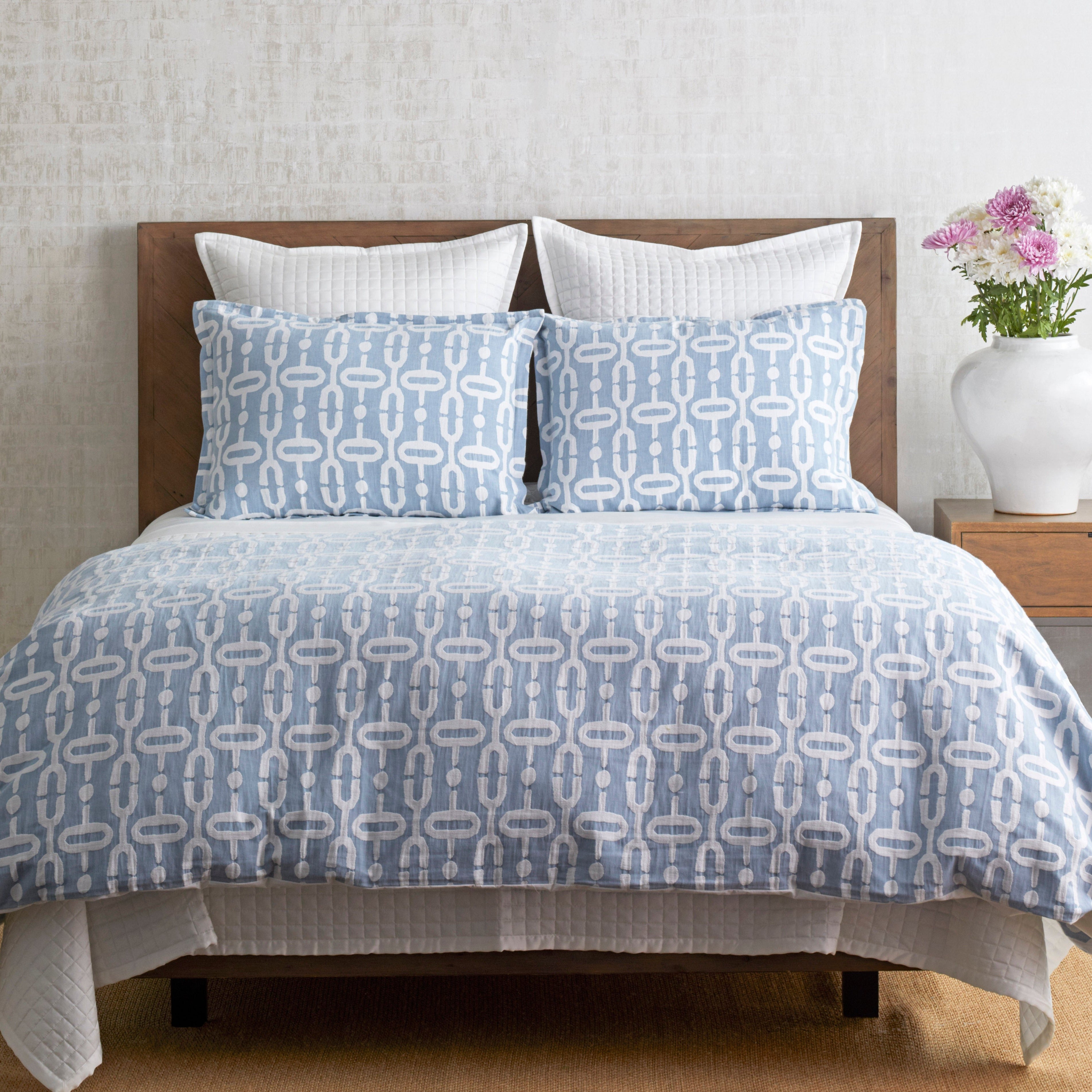 Stylish Doorknocker Duvet Cover Set - Queen Size Bedding with Pillow Shams - Perfect for Modern Bedrooms & Guest Rooms