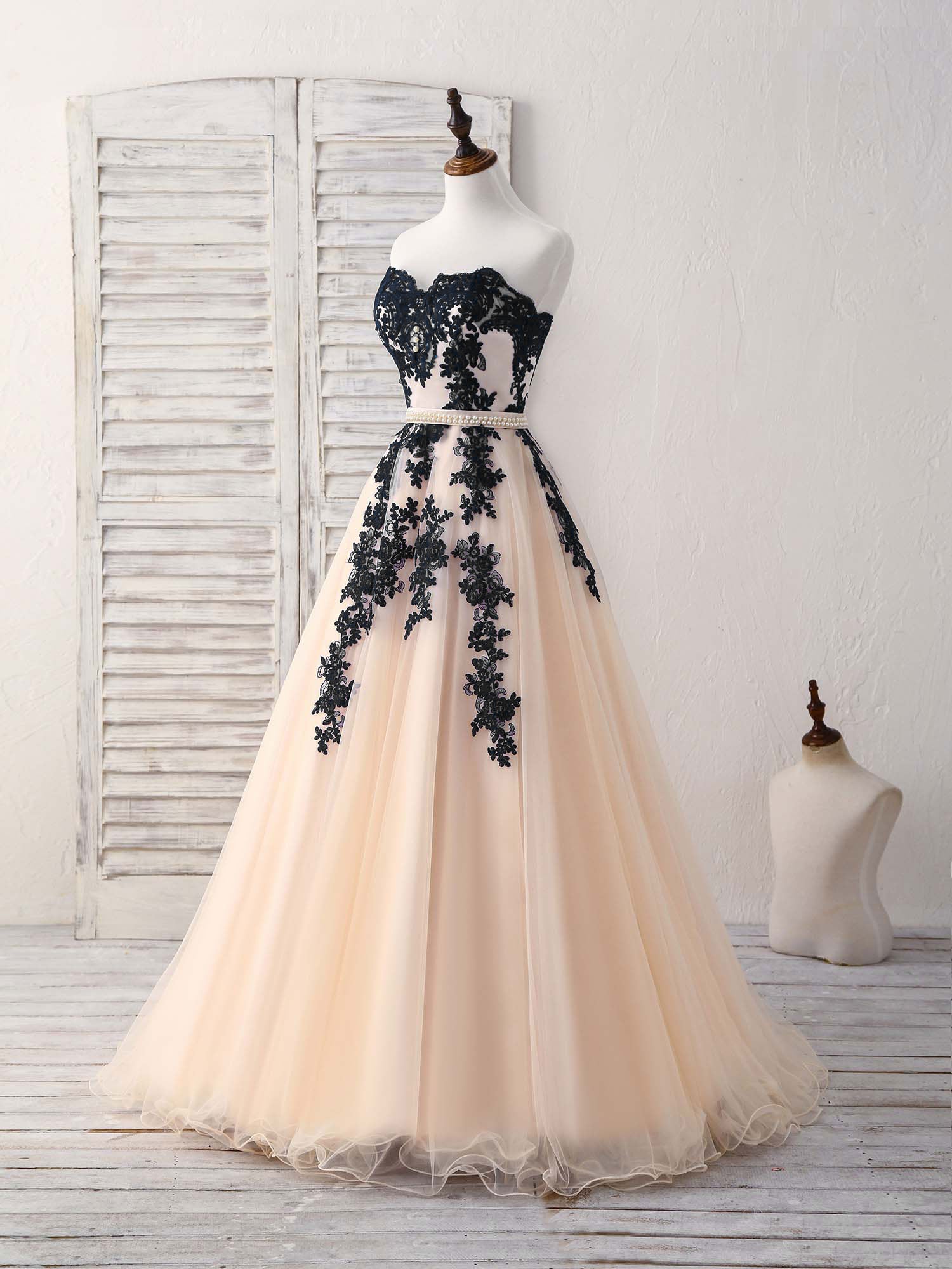 Elegant Black Tulle Lace Applique Long Prom Dress for Women - Formal Evening Gown for Homecoming, Ball, and Special Occasions