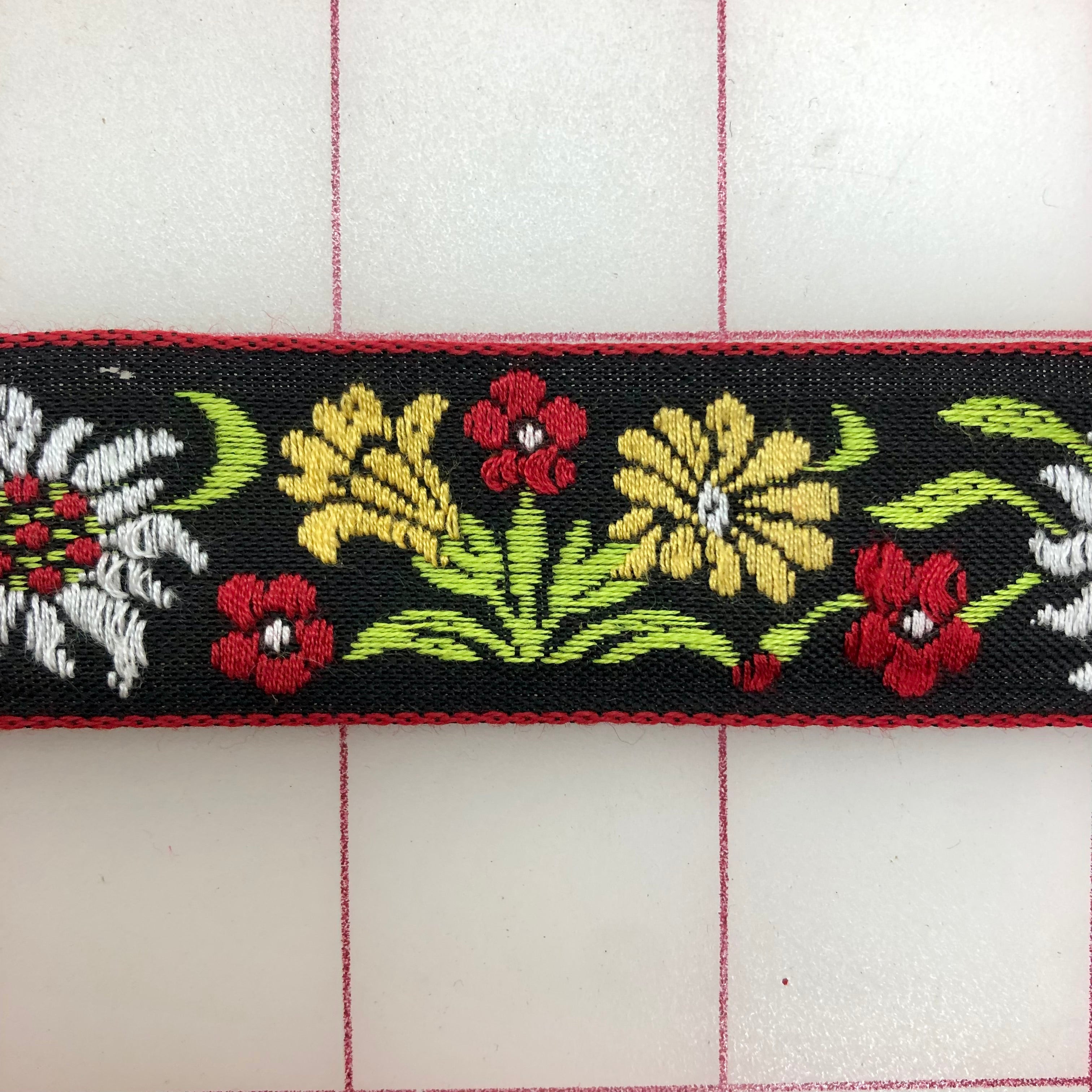 1 Inch Wide Floral Design Ribbon Trim - White with Red and Green on Black - Perfect for Gift Wrapping, Scrapbooking, and DIY Crafts