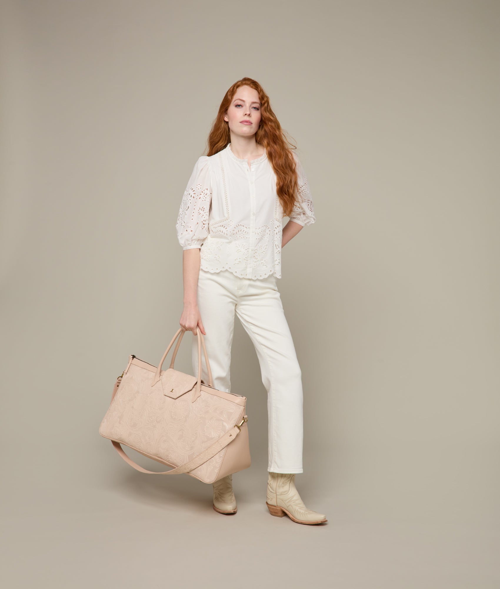 Premium Leather Weekender Bag for Women - Stylish Blush Pink Travel Duffel with Spacious Interior | Perfect for Weekend Getaways, Gym, and Business Trips