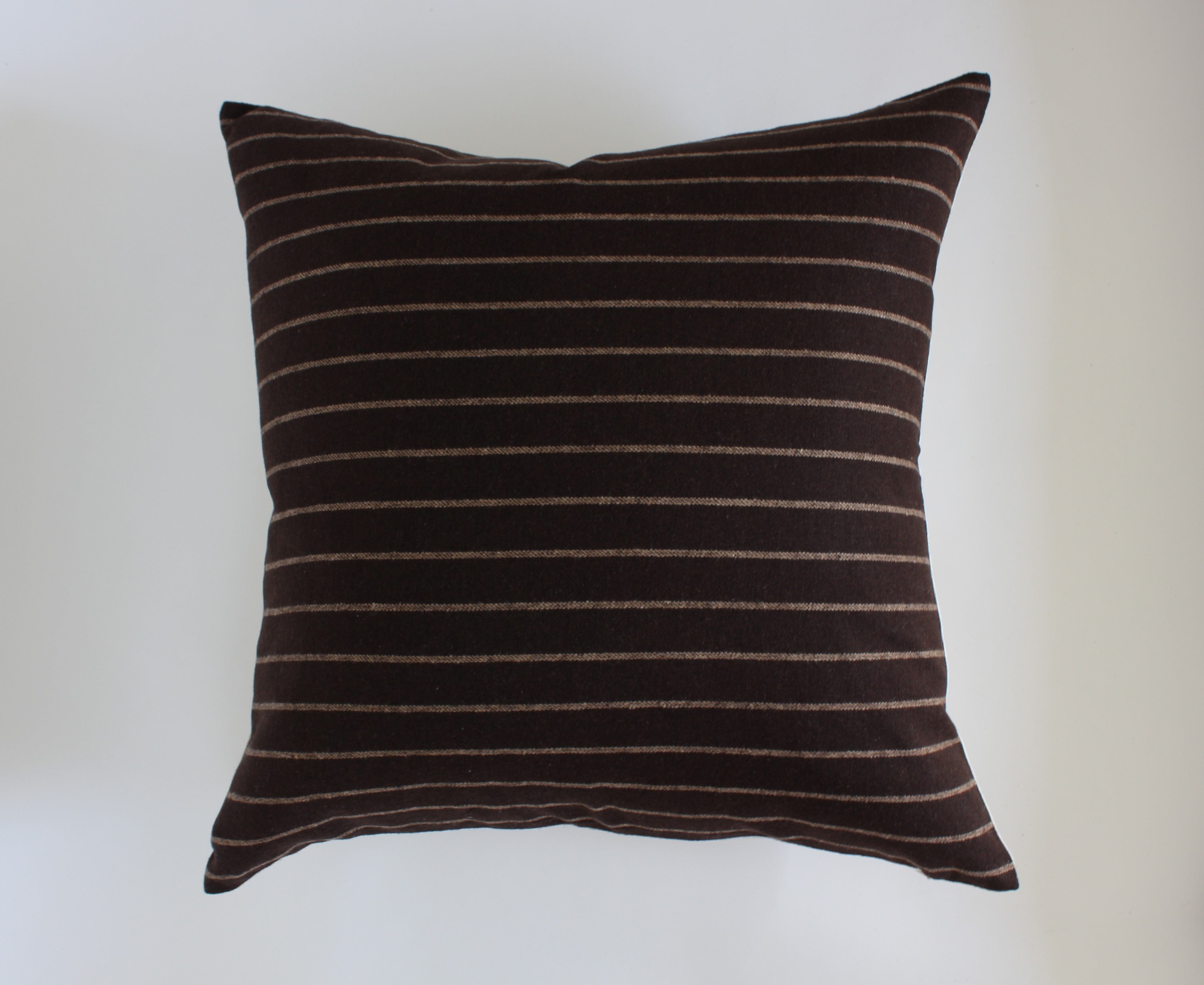 Catelia Pillow Cover - Soft & Stylish Decorative Pillowcase for Couch, Bed, Sofa - Perfect for Home Decor, Living Room, Bedroom