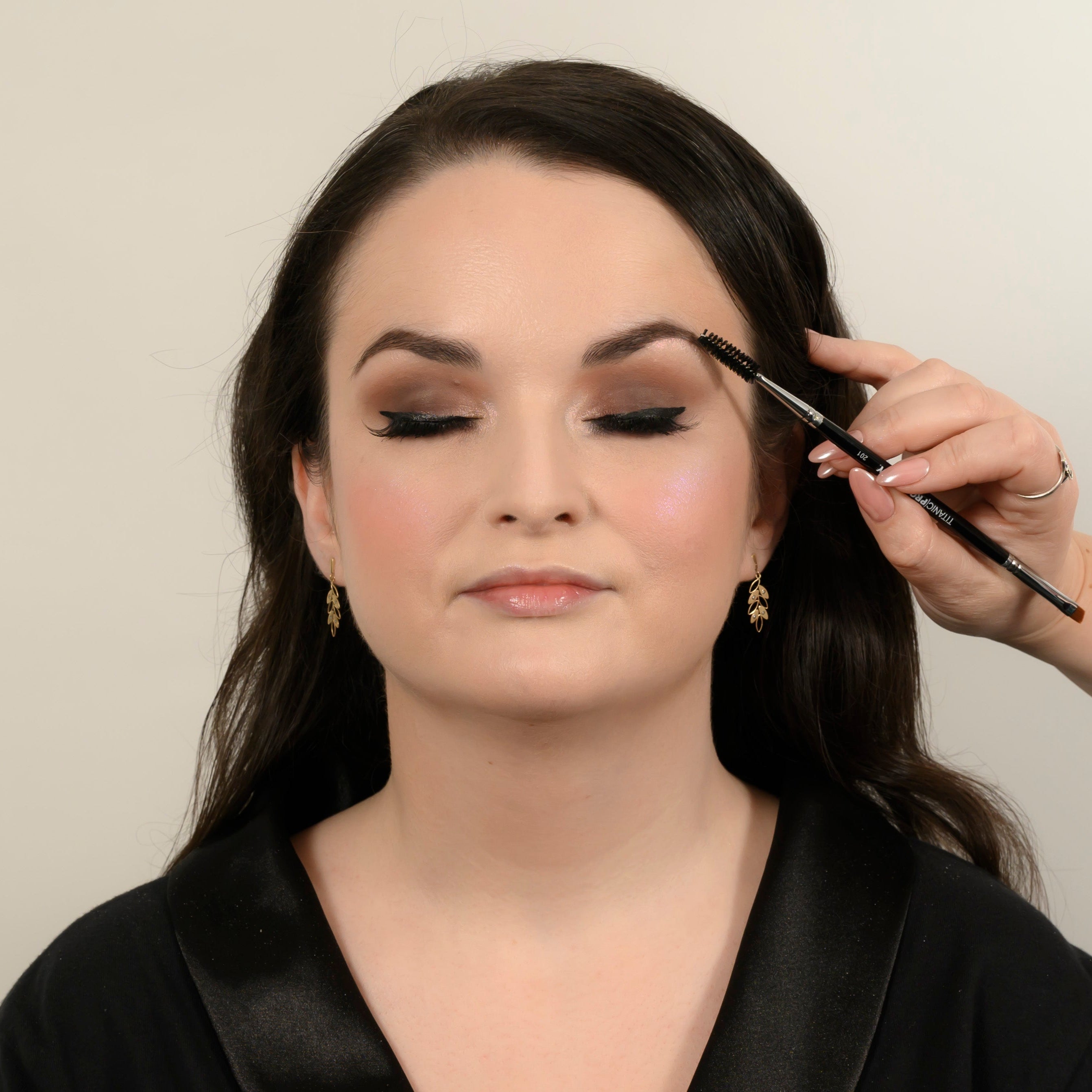 Professional Double Ended Eyebrow Brush - Angled & Spoolie for Perfect Brows - Ideal for Makeup Kits & Travel Beauty Essentials
